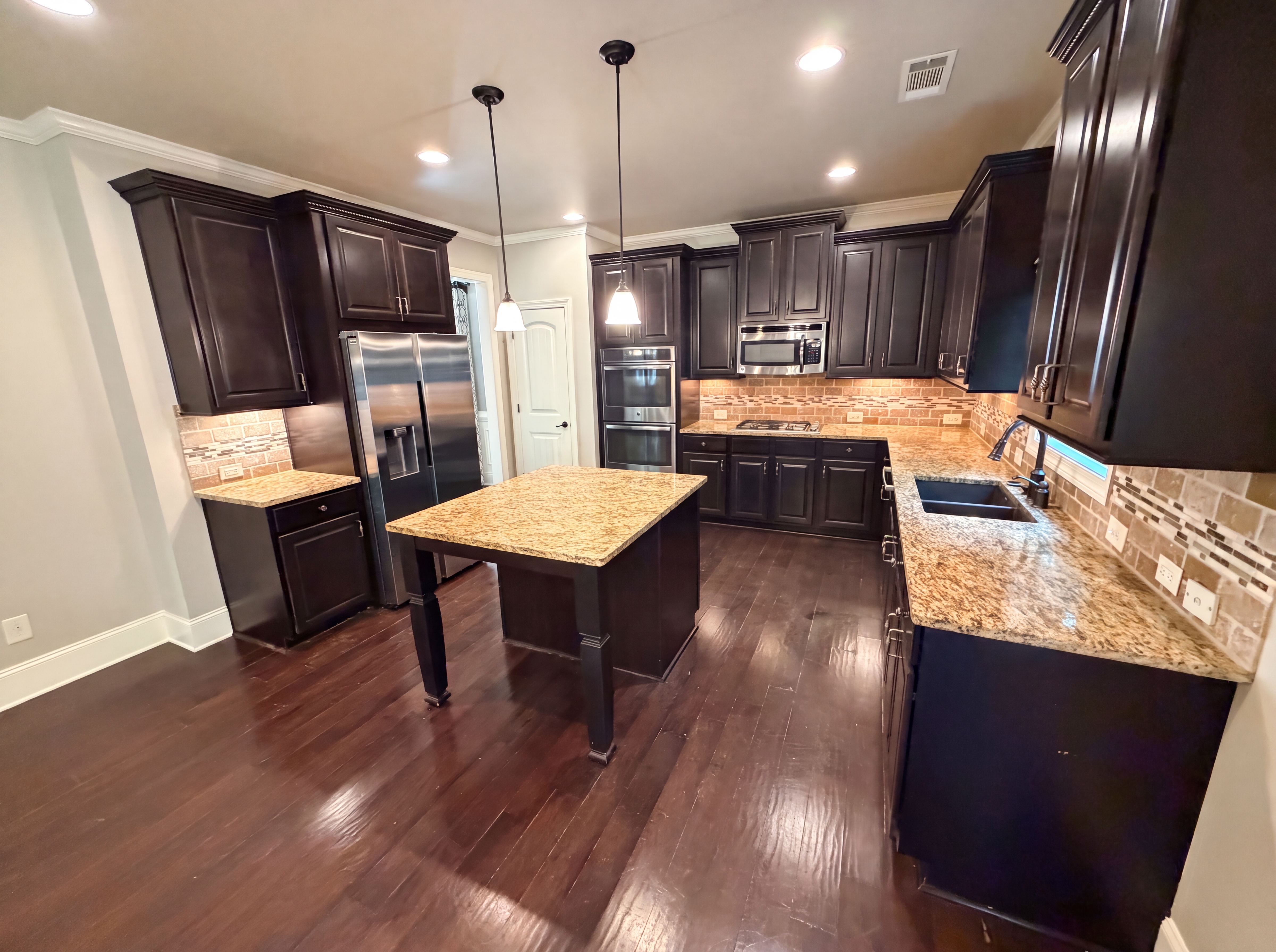 Photo 15 of 63 of 8785 Ellesmere Dr, Cumming, GA