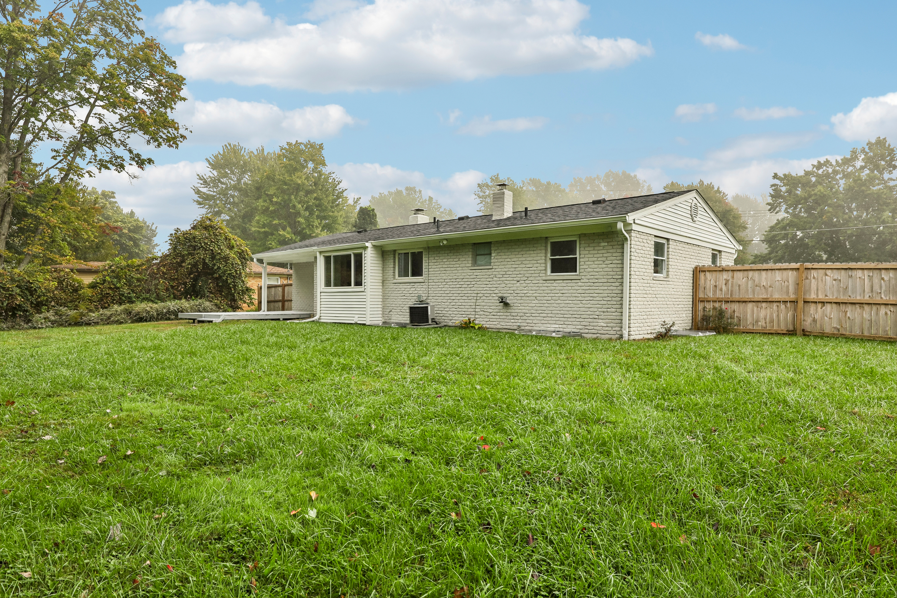 Photo 4 of 28 of 4481 Forest Trl, Cincinnati, OH