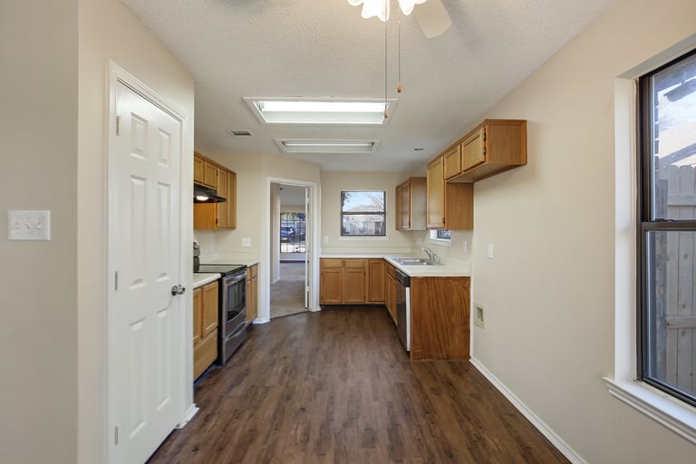 Photo 16 of 31 - 2716 Poplar Spring Rd, Fort Worth, TX 76123