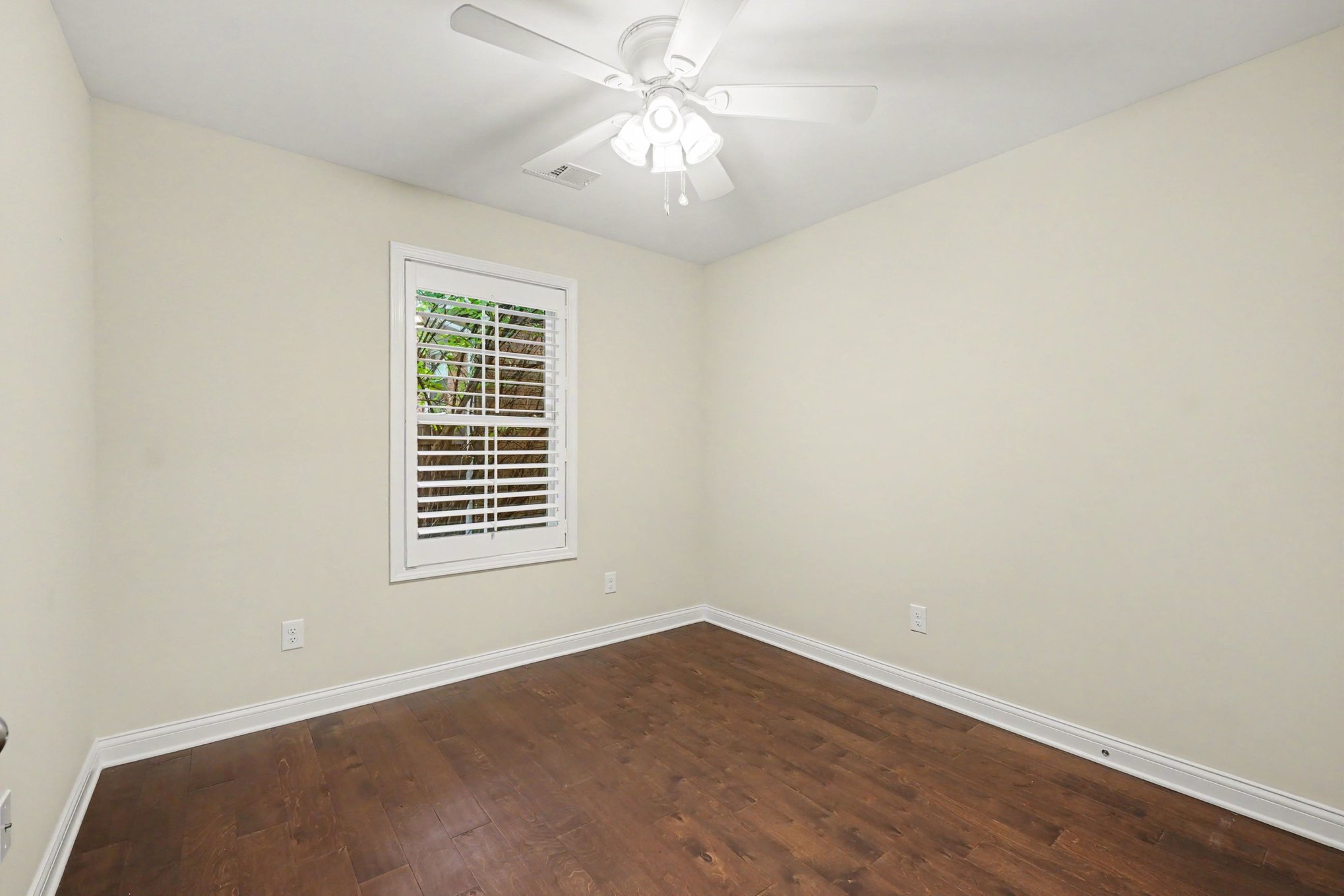 Photo 9 of 16 of 623 Washburn Ave, Louisville, KY