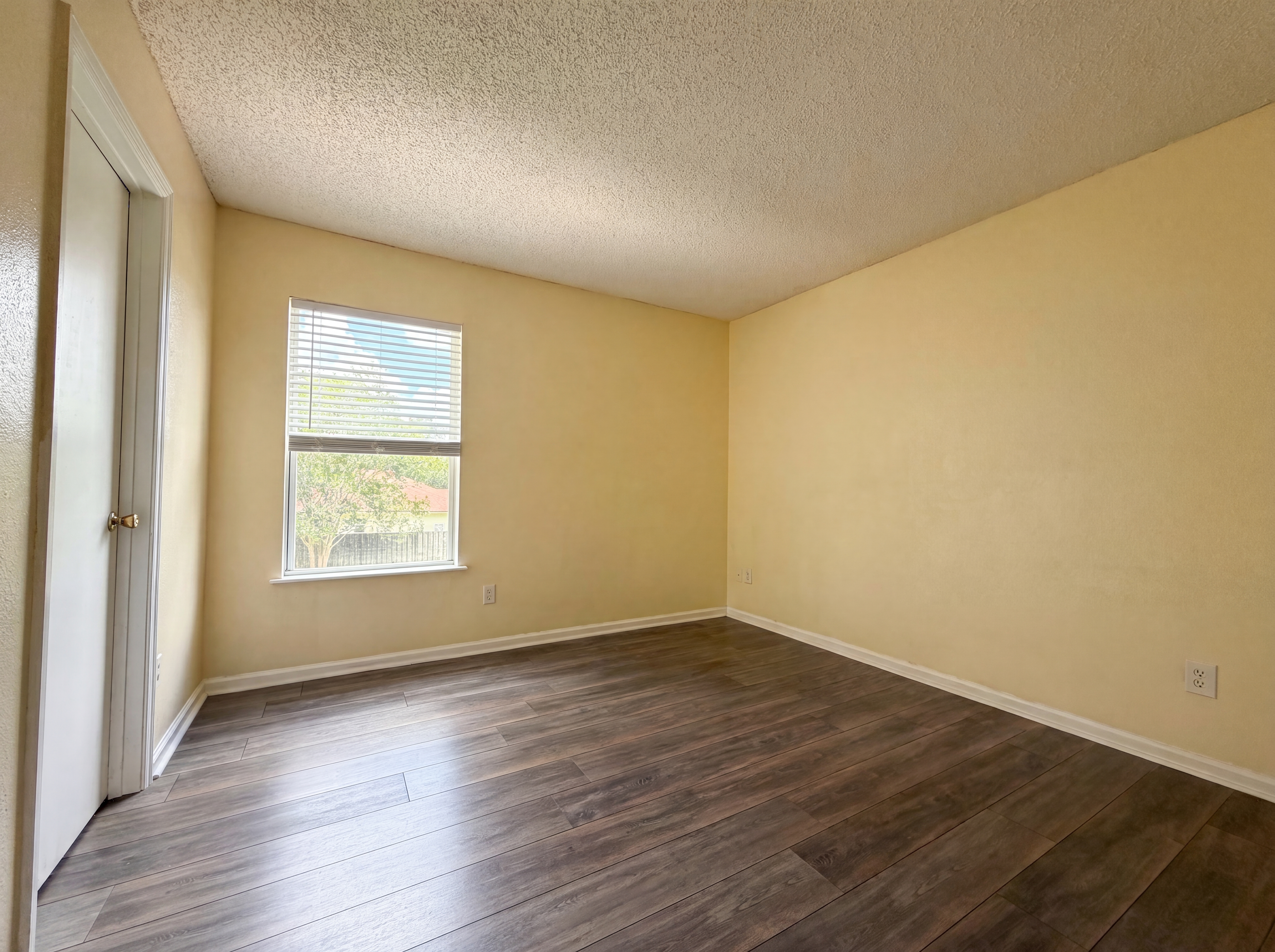 Photo 16 of 27 of 7002 Beekman Lake Dr, Jacksonville, FL