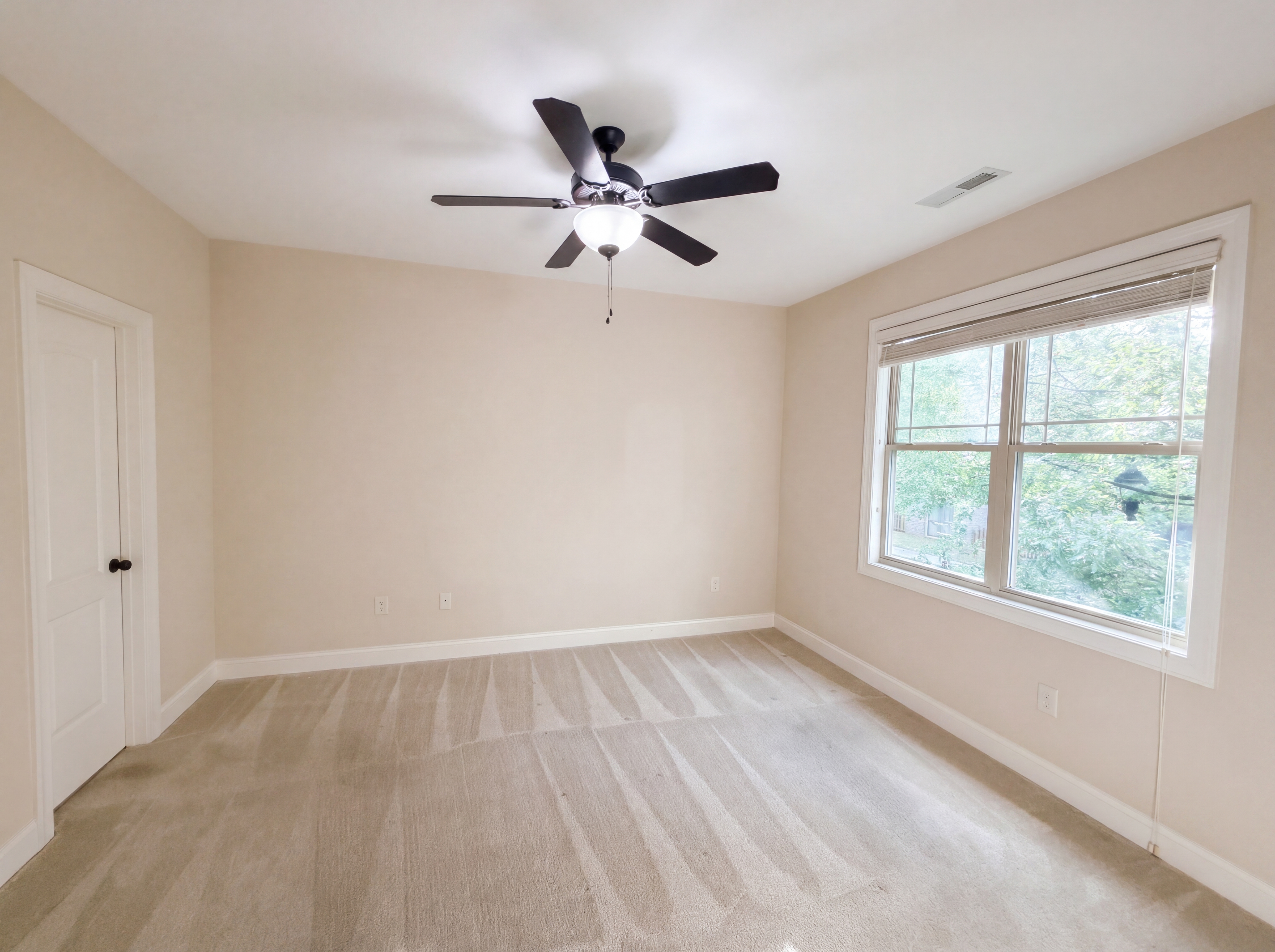 Photo 11 of 22 of 1214 Ileagnes Rd, Raleigh, NC