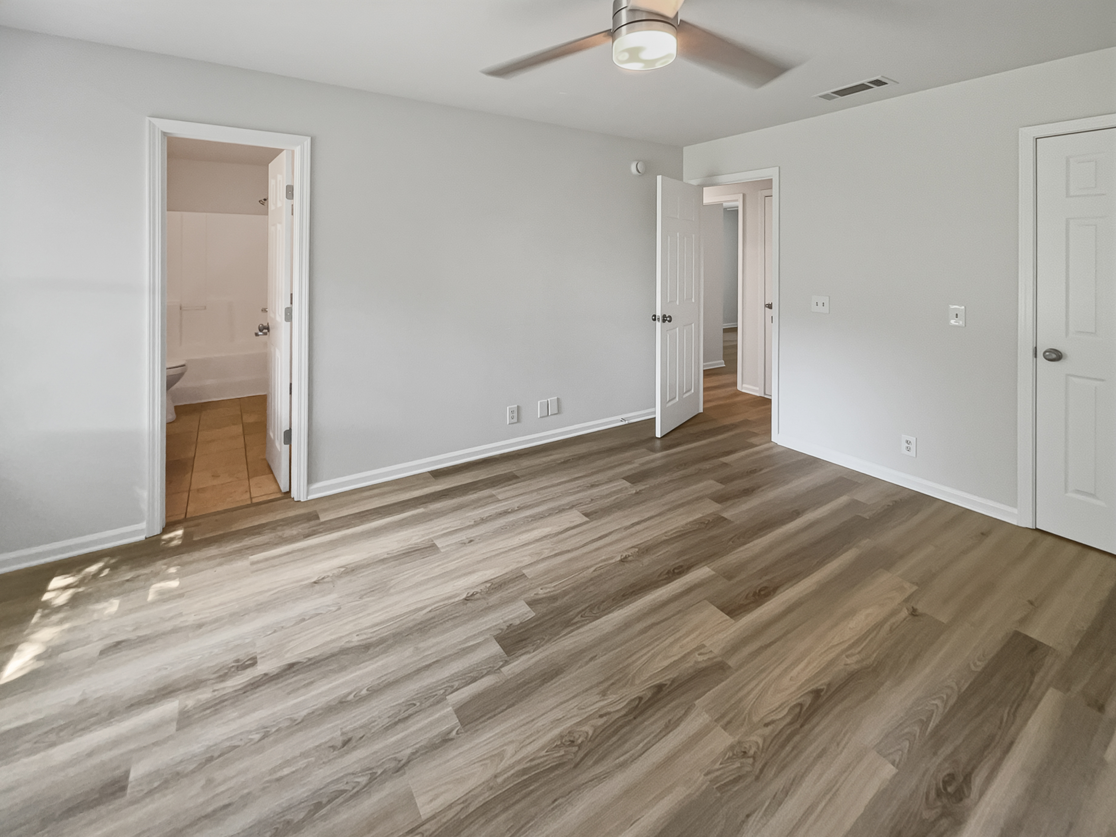Photo 16 of 20 of 7513 W Winchester Dr, Antioch, TN