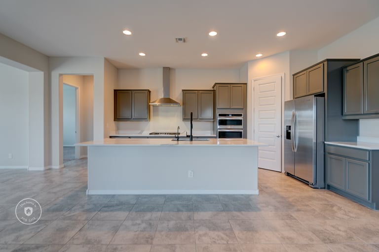 Photo 4 of 27 - 16453 W Valencia Dr, Goodyear, AZ 85338
