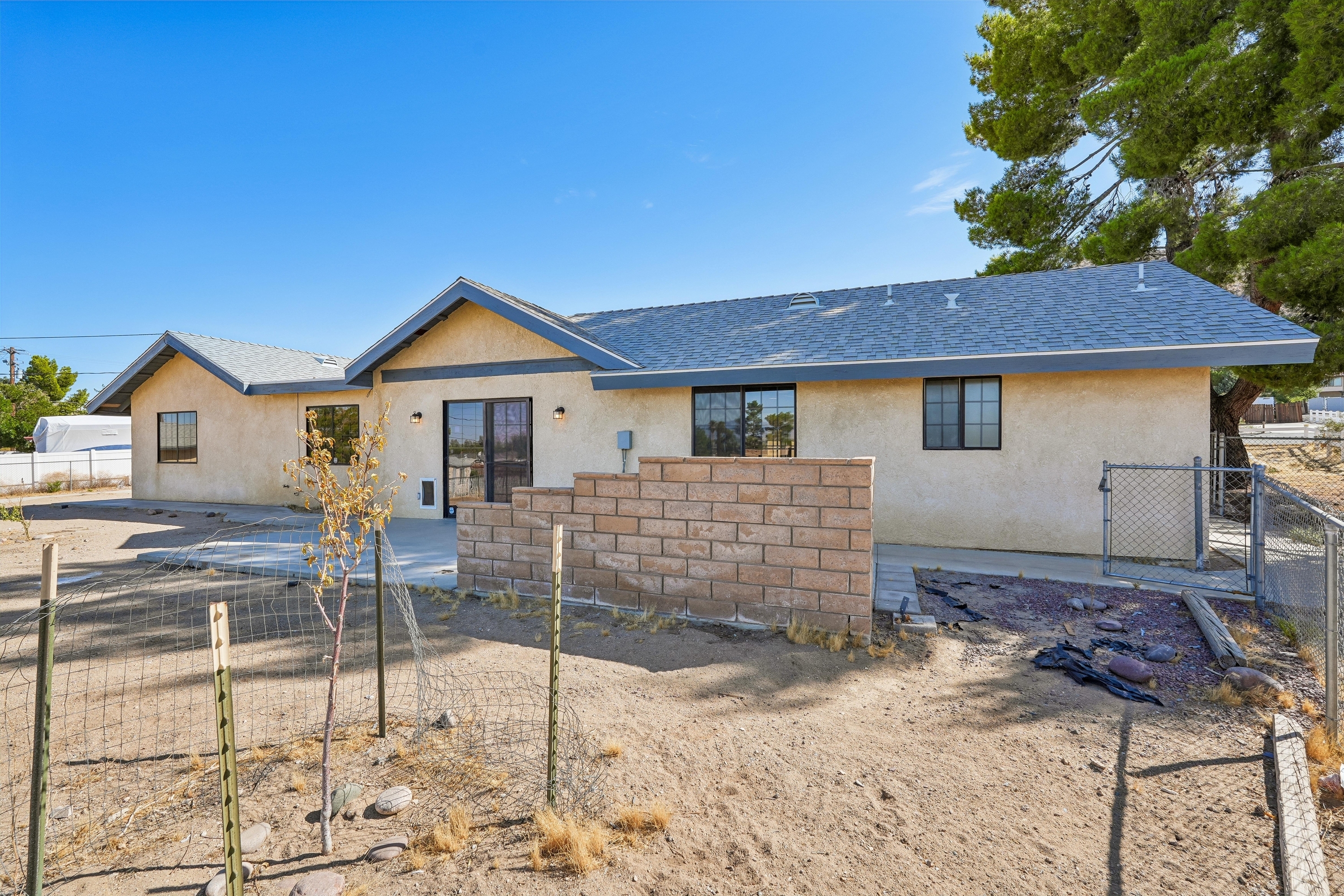 Photo 43 of 74 of 15852 Mandan Rd, Apple Valley, CA