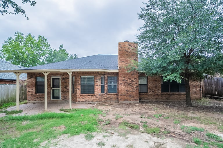 Photo 5 of 25 - 6110 Blueridge Ct, Arlington, TX 76016