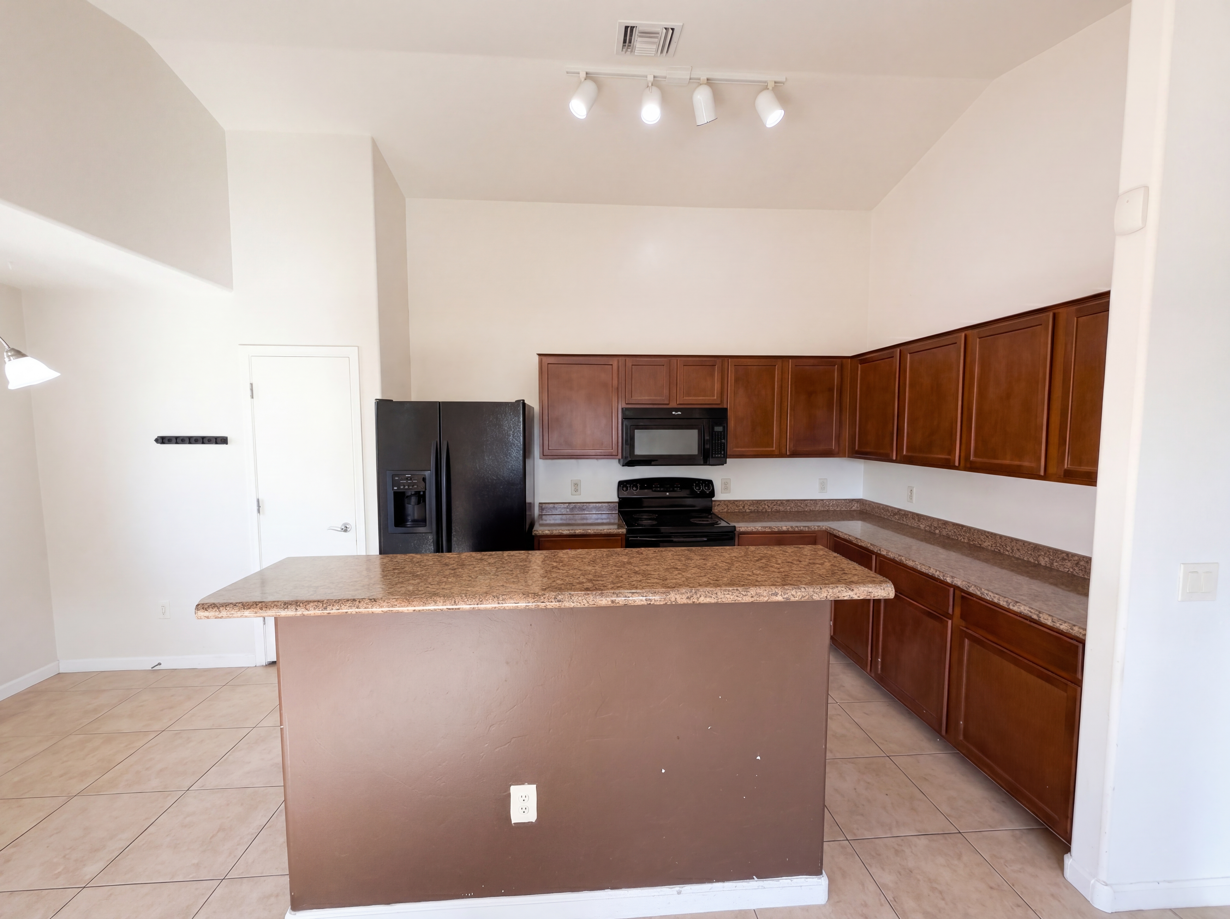 Photo 7 of 19 of 4703 W Hoha Ln, Tucson, AZ