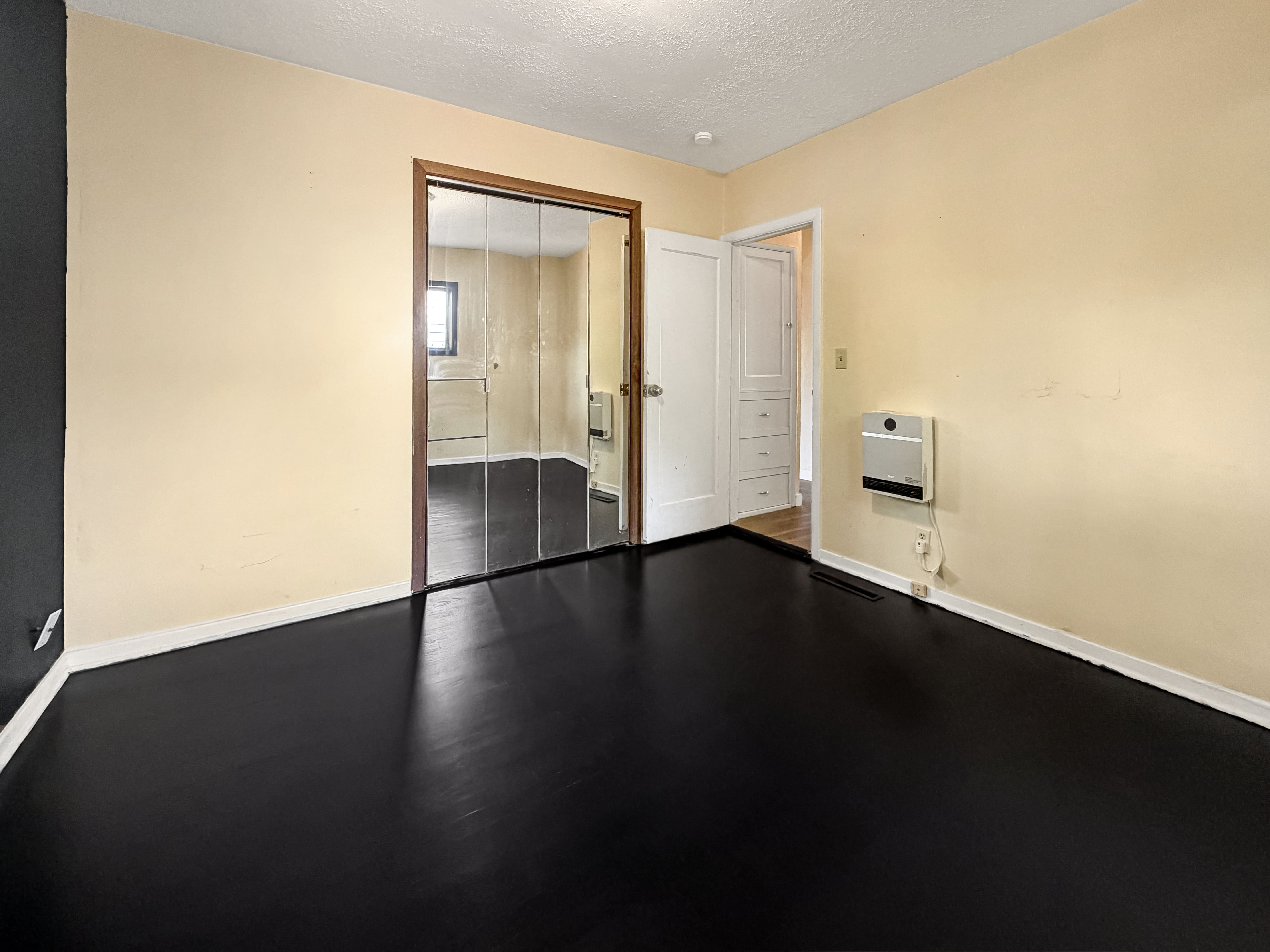 Photo 4 of 22 of 5926 SE Lexington St, Portland, OR