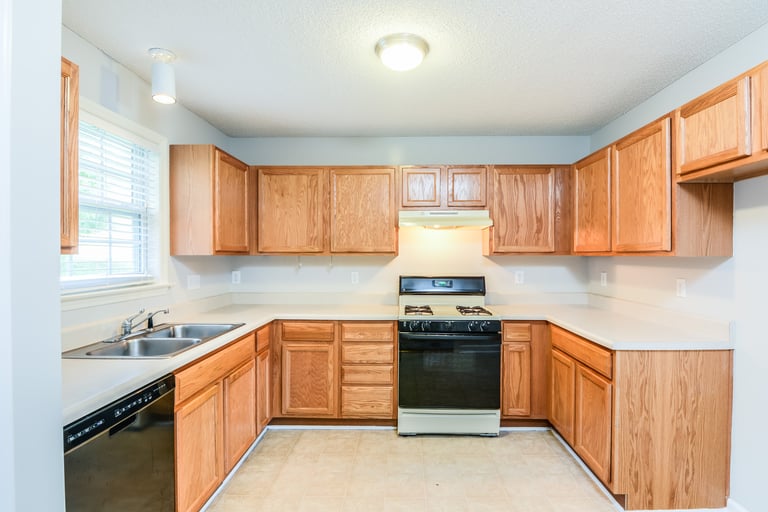 Photo 4 of 16 - 100 Spring Peak Ct, Holly Springs, NC 27540