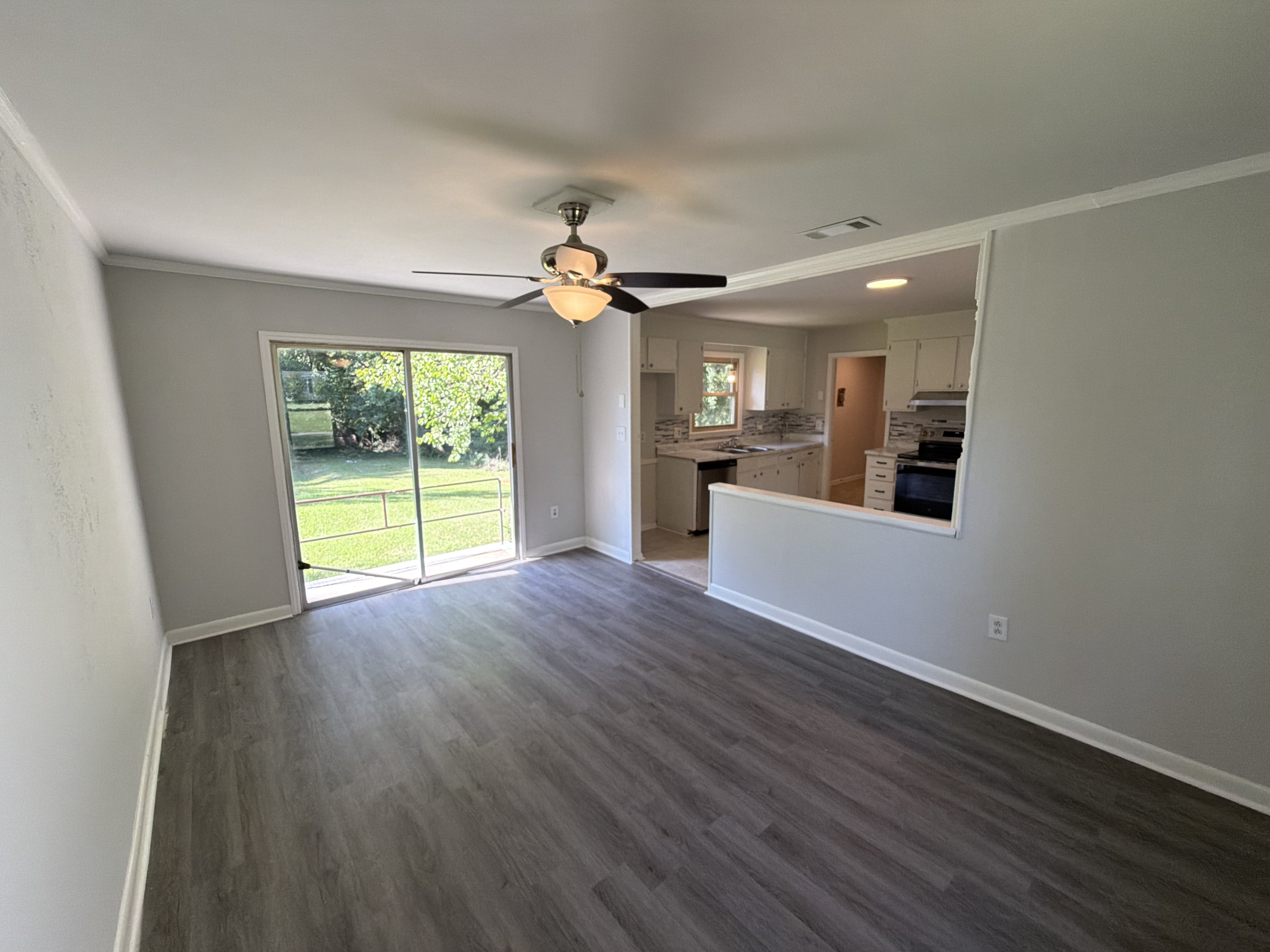 Photo 3 of 24 of 6531 Rosecran Dr, Charlotte, NC
