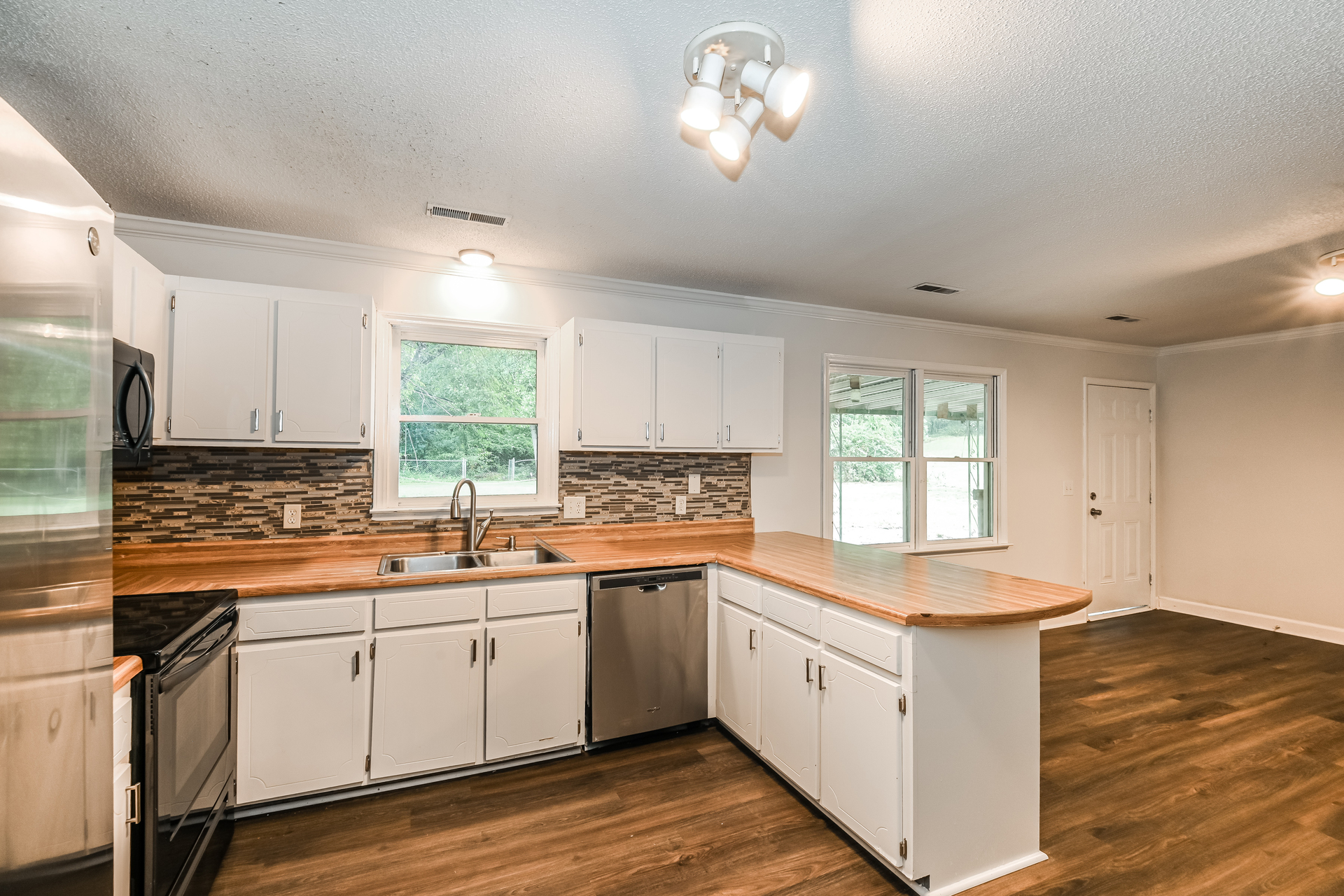 Photo 6 of 21 of 320 Aqua Dr, Forest City, NC