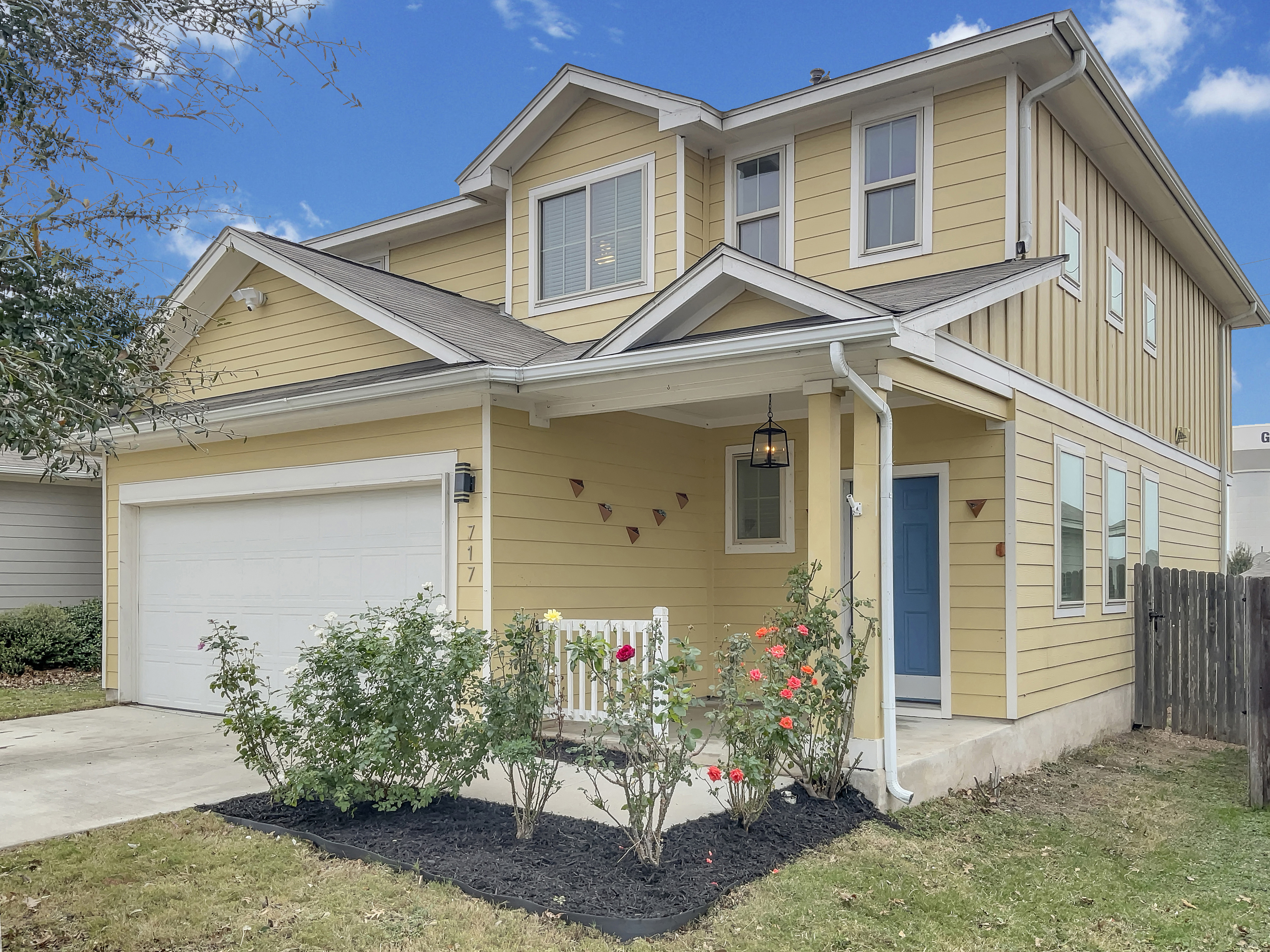 Photo 6 of 34 of 717 Twisted Oaks Ln, Buda, TX