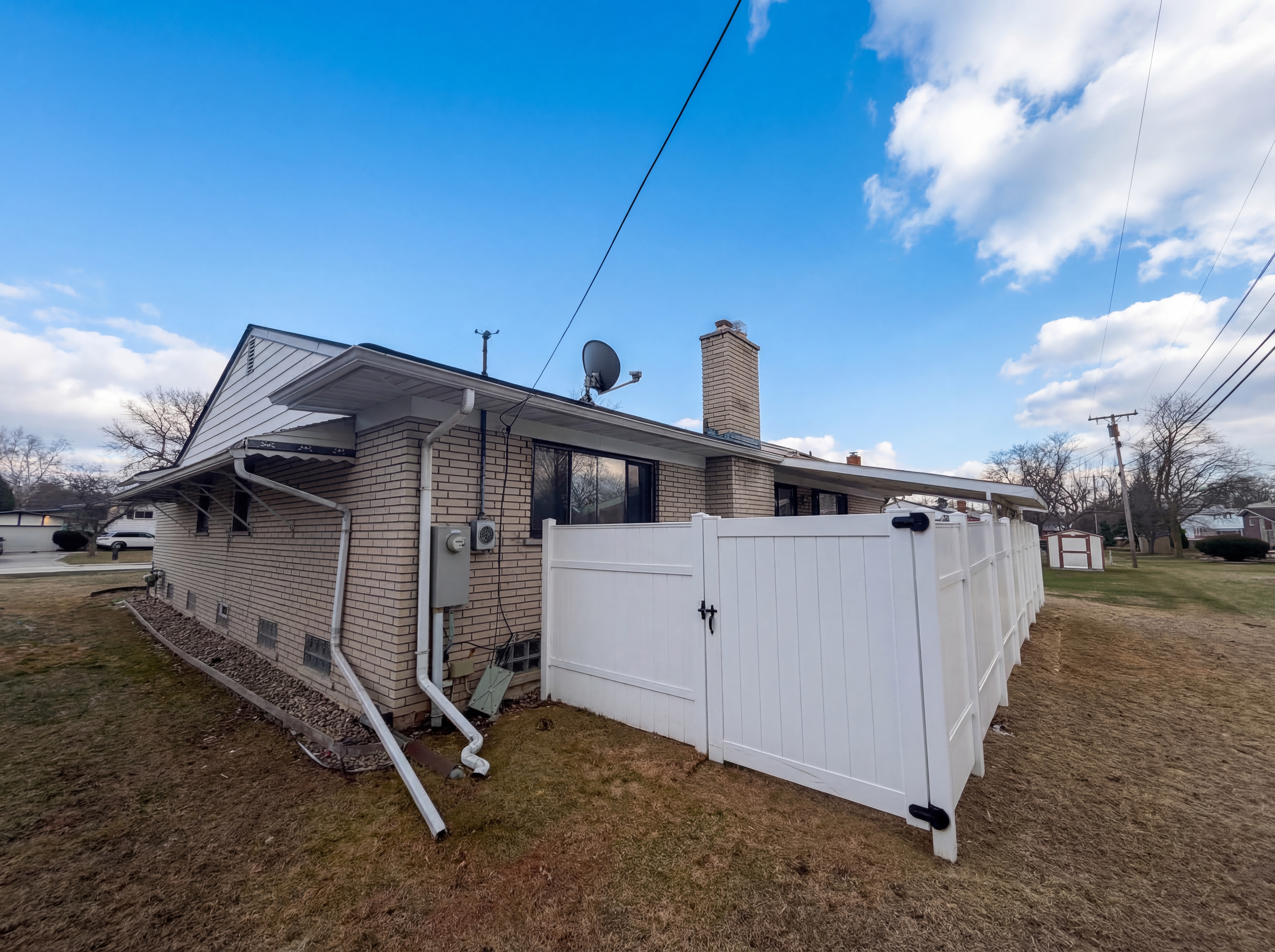 Photo 5 of 18 of 29467 Leemoor Dr, Southfield, MI