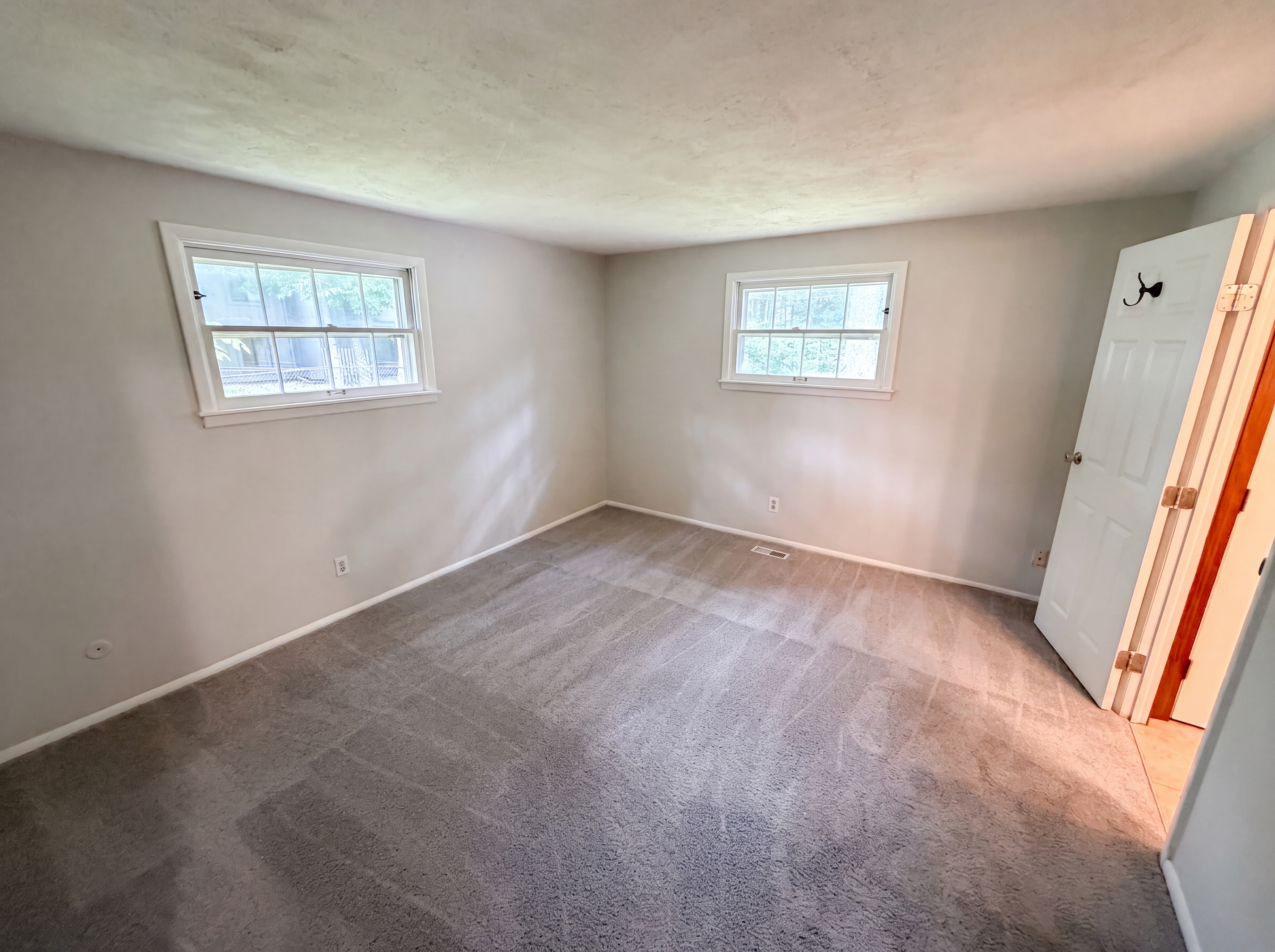 Photo 14 of 23 of 1537 W 74th Pl, Indianapolis, IN