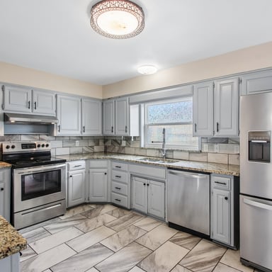 Property photo 2 of 537 S Miles Ave