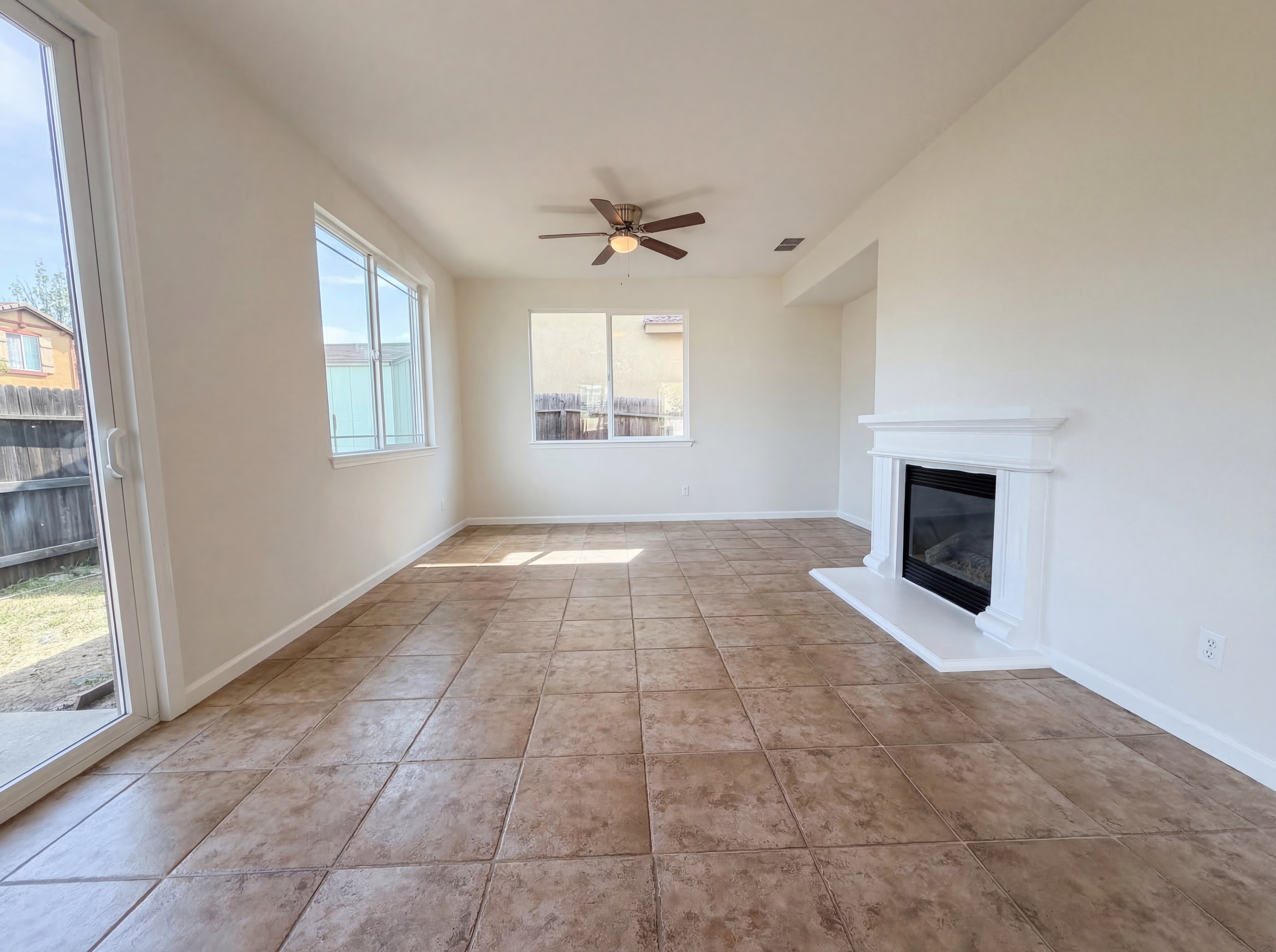 Photo 3 of 22 of 400 Caravaggio Cir, Sacramento, CA