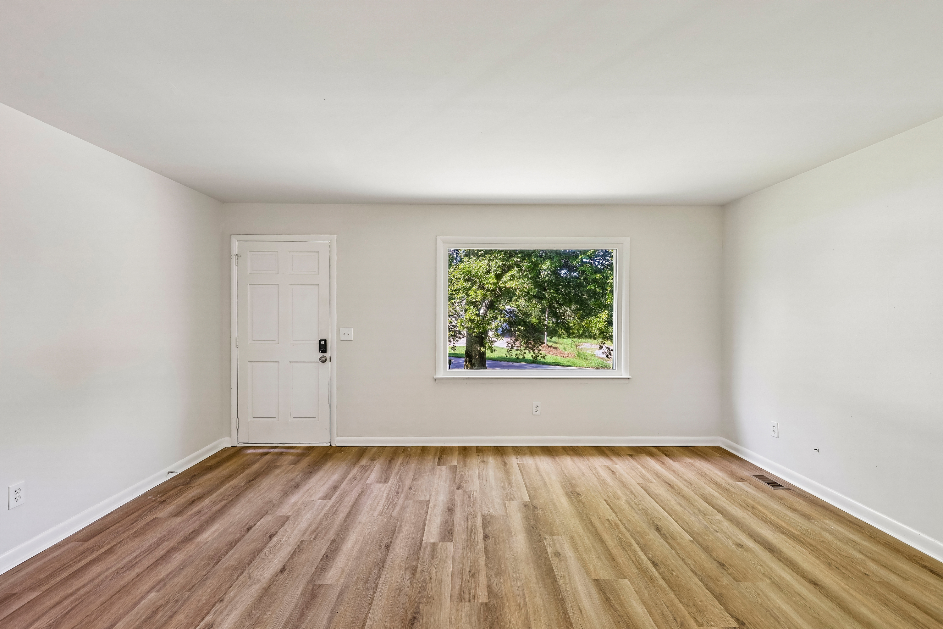 Photo 9 of 23 of 510 W Adams St, Woodbury, TN