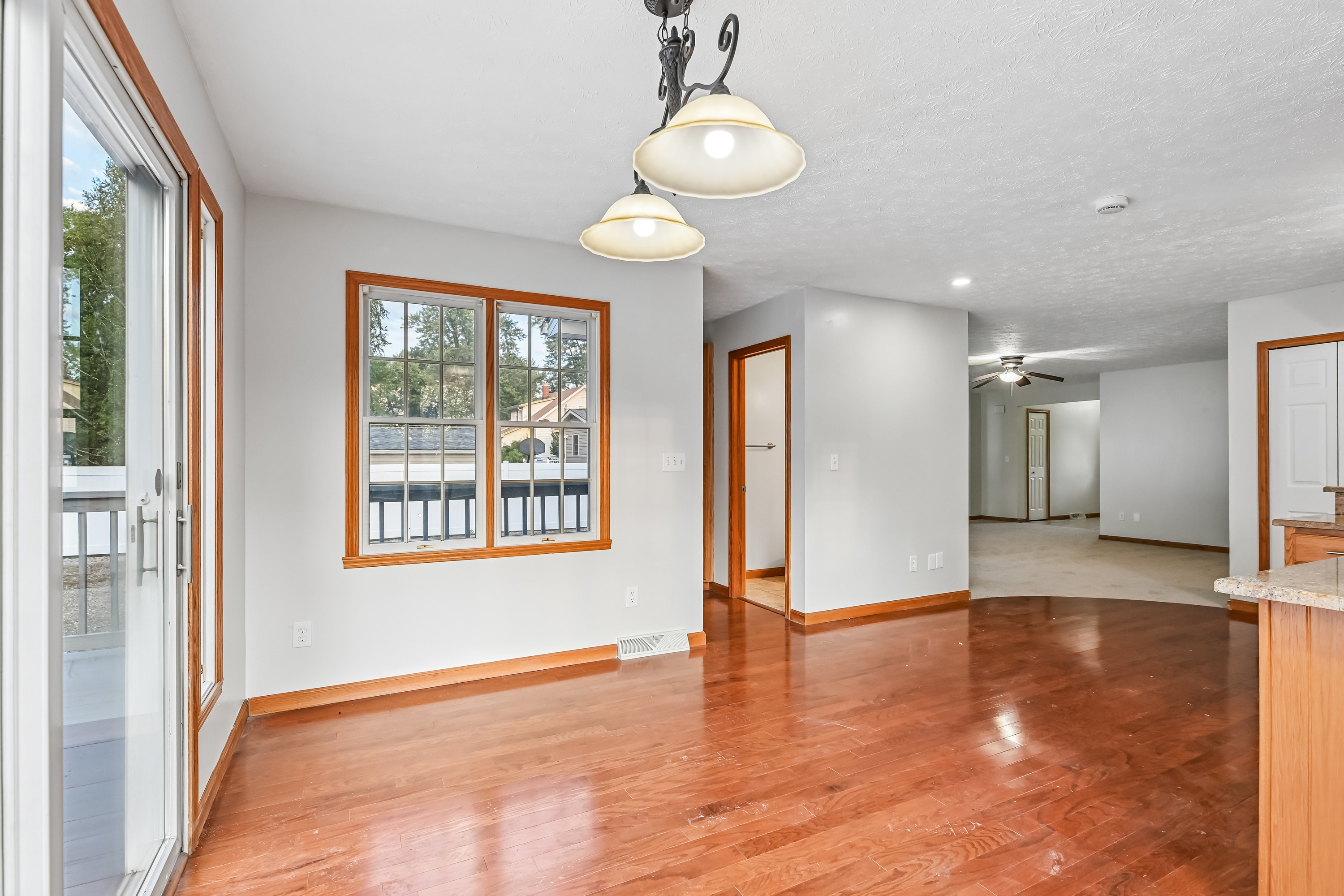 Photo 8 of 42 of 2145 Overland Ave NE, Warren, OH