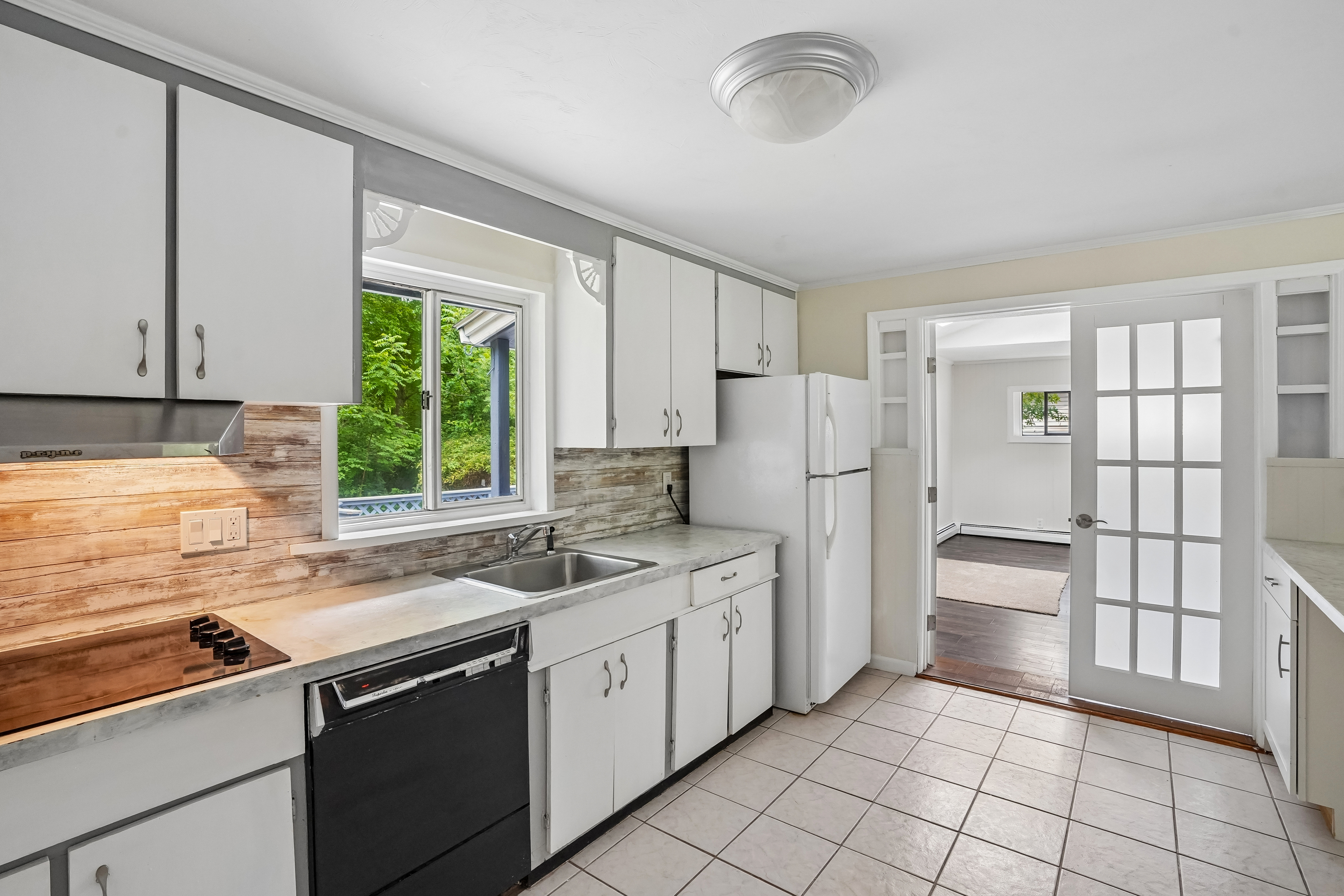 Photo 11 of 27 of 237 Hovenden Ave, Brockton, MA