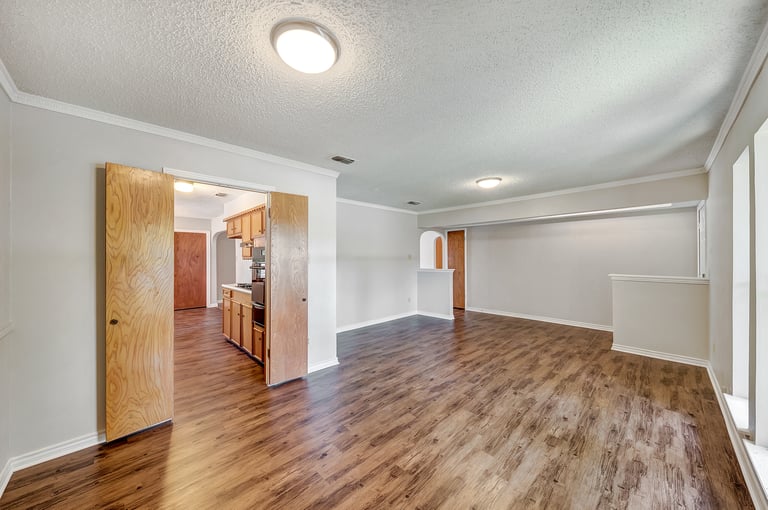 Photo 14 of 29 - 429 Kathy Dr, Desoto, TX 75115