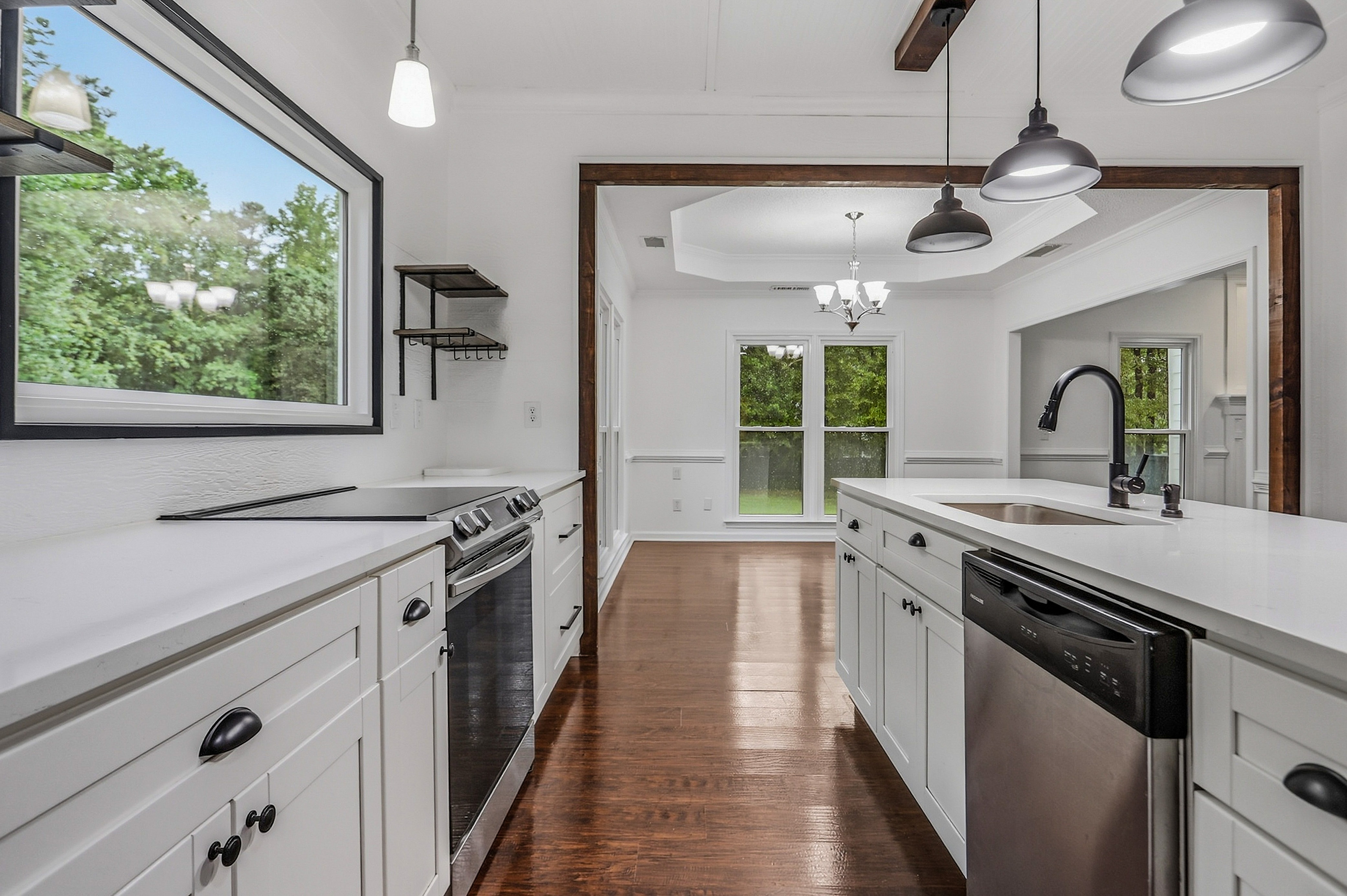 Photo 9 of 40 of 1025 Crown Corners Dr, McDonough, GA