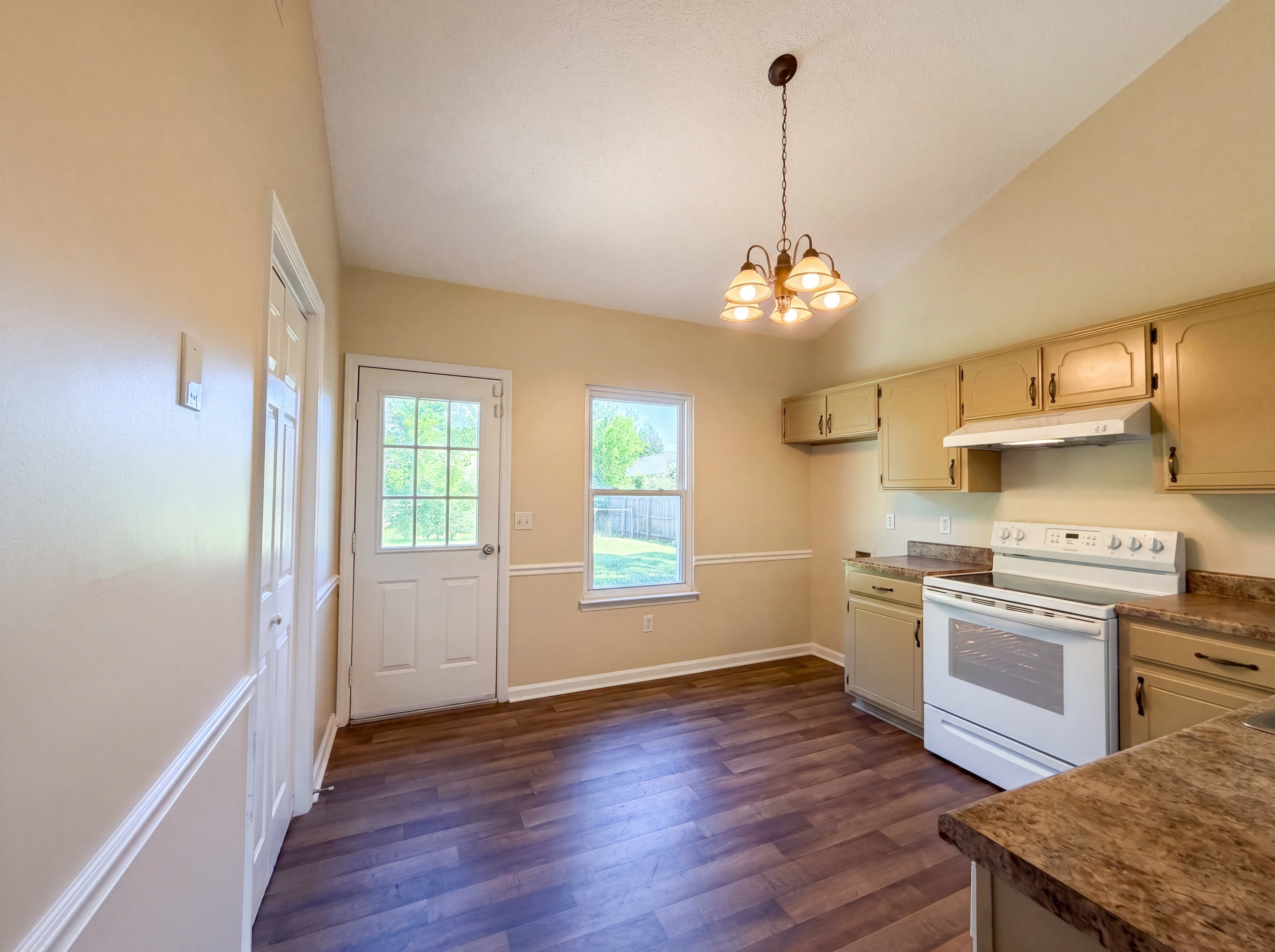 Photo 2 of 17 of 104 Frontier Ln, La Vergne, TN