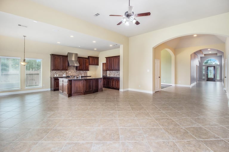 Photo 7 of 17 - 6433 Delta Crossing Ct, Rosenberg, TX 77471