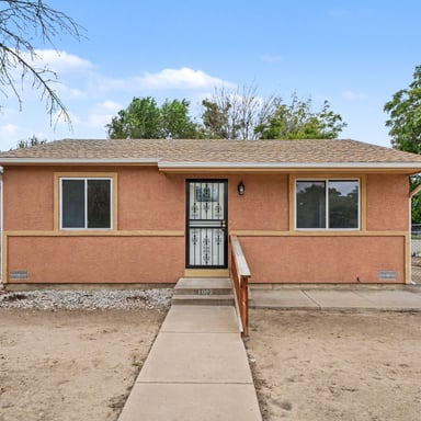 Property photo 1 of 1002 Catalpa St
