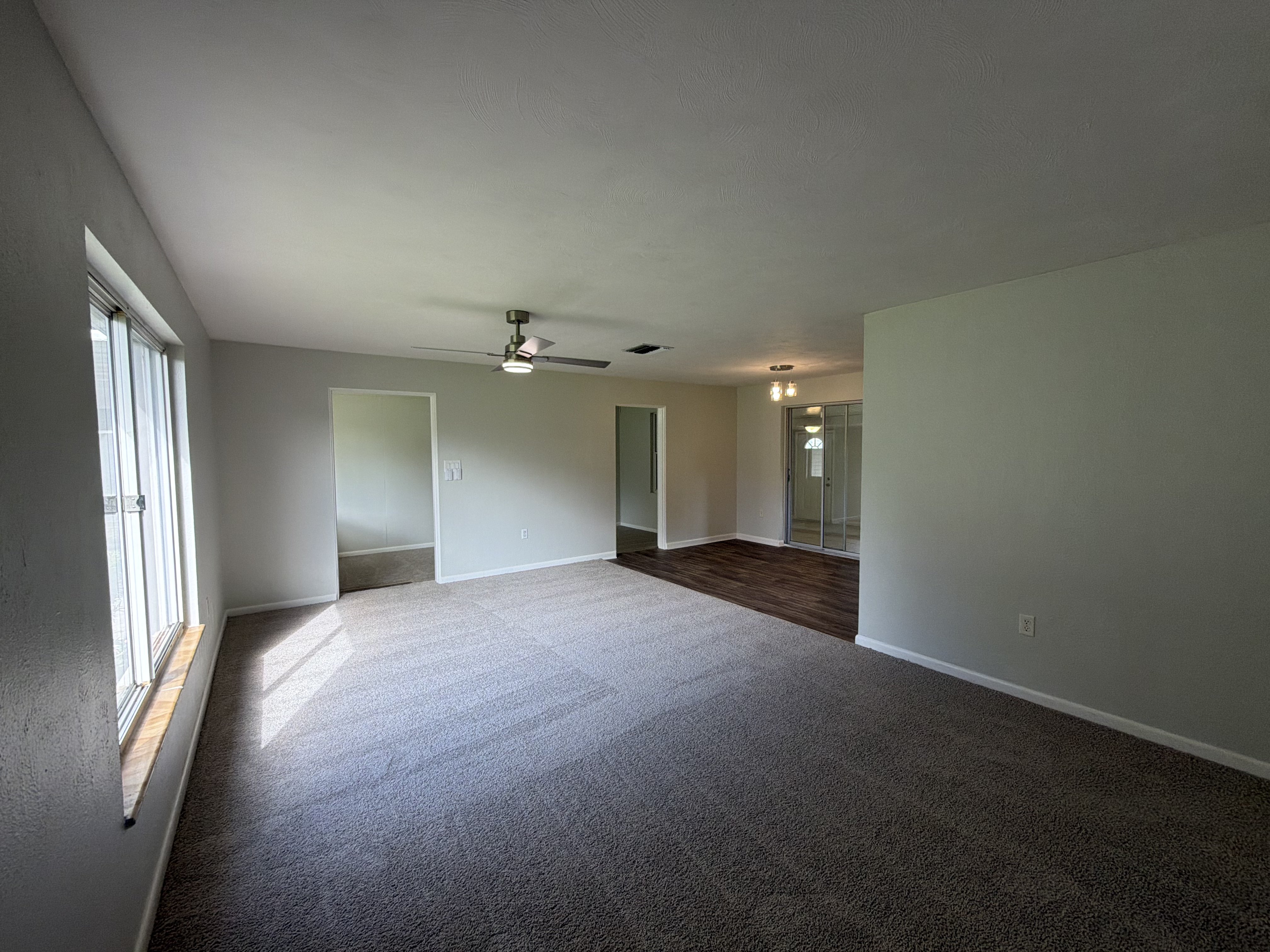 Photo 11 of 24 of 411 W Seminole Ave, Eustis, FL