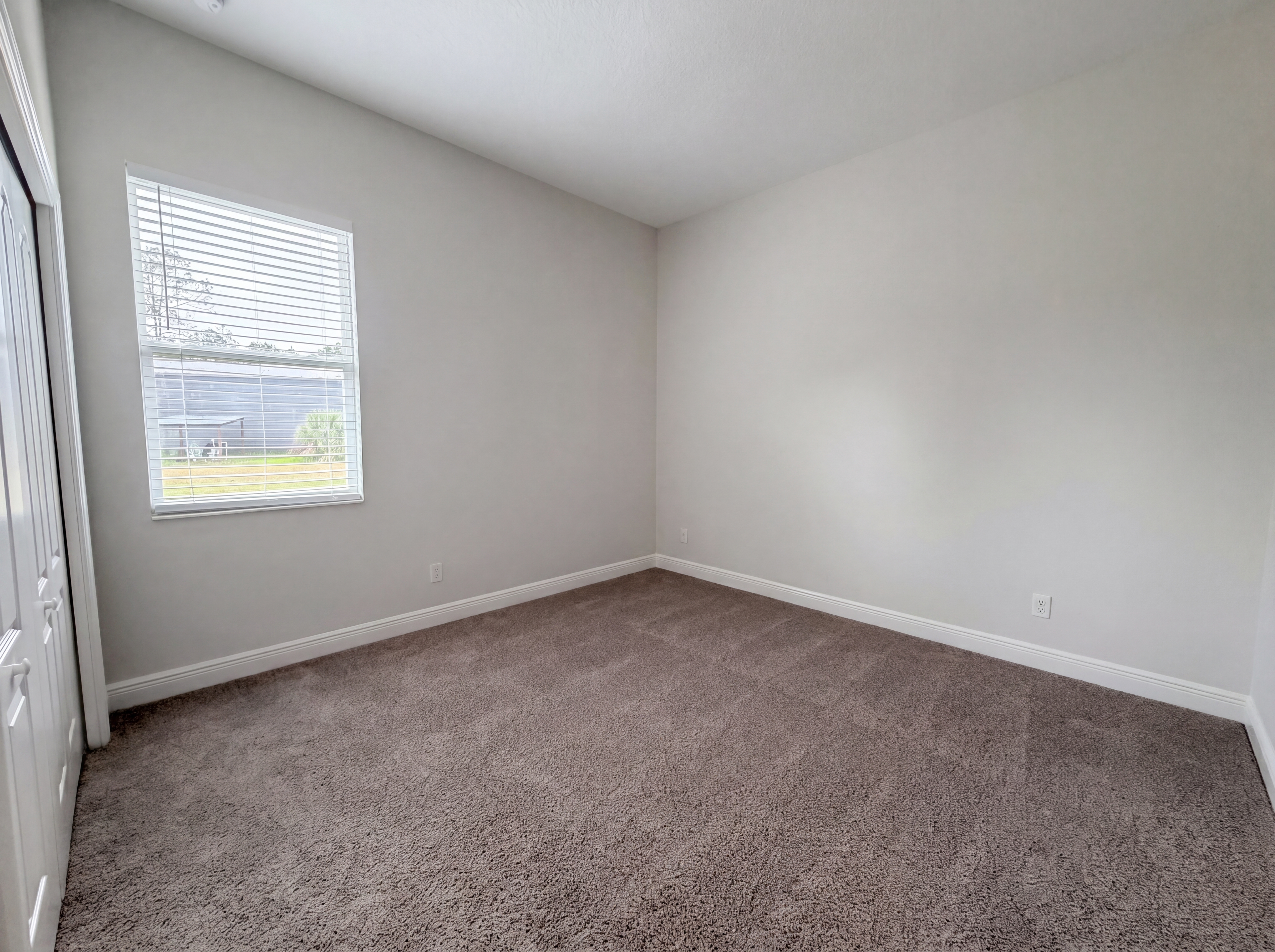 Photo 18 of 40 of 401 River Bed Ct, Wimauma, FL