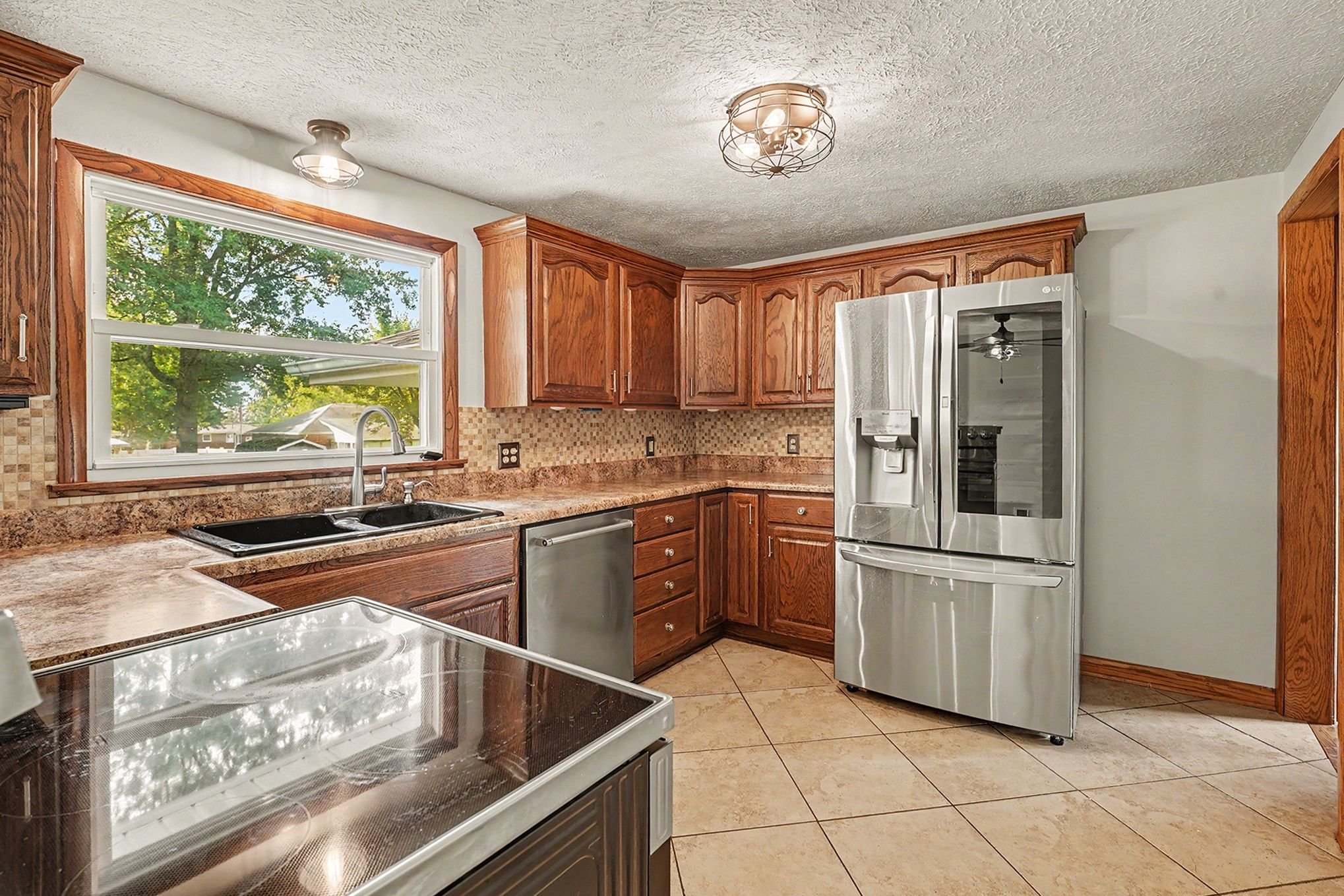 Photo 2 of 28 of 811 Leecrest St NW, Massillon, OH