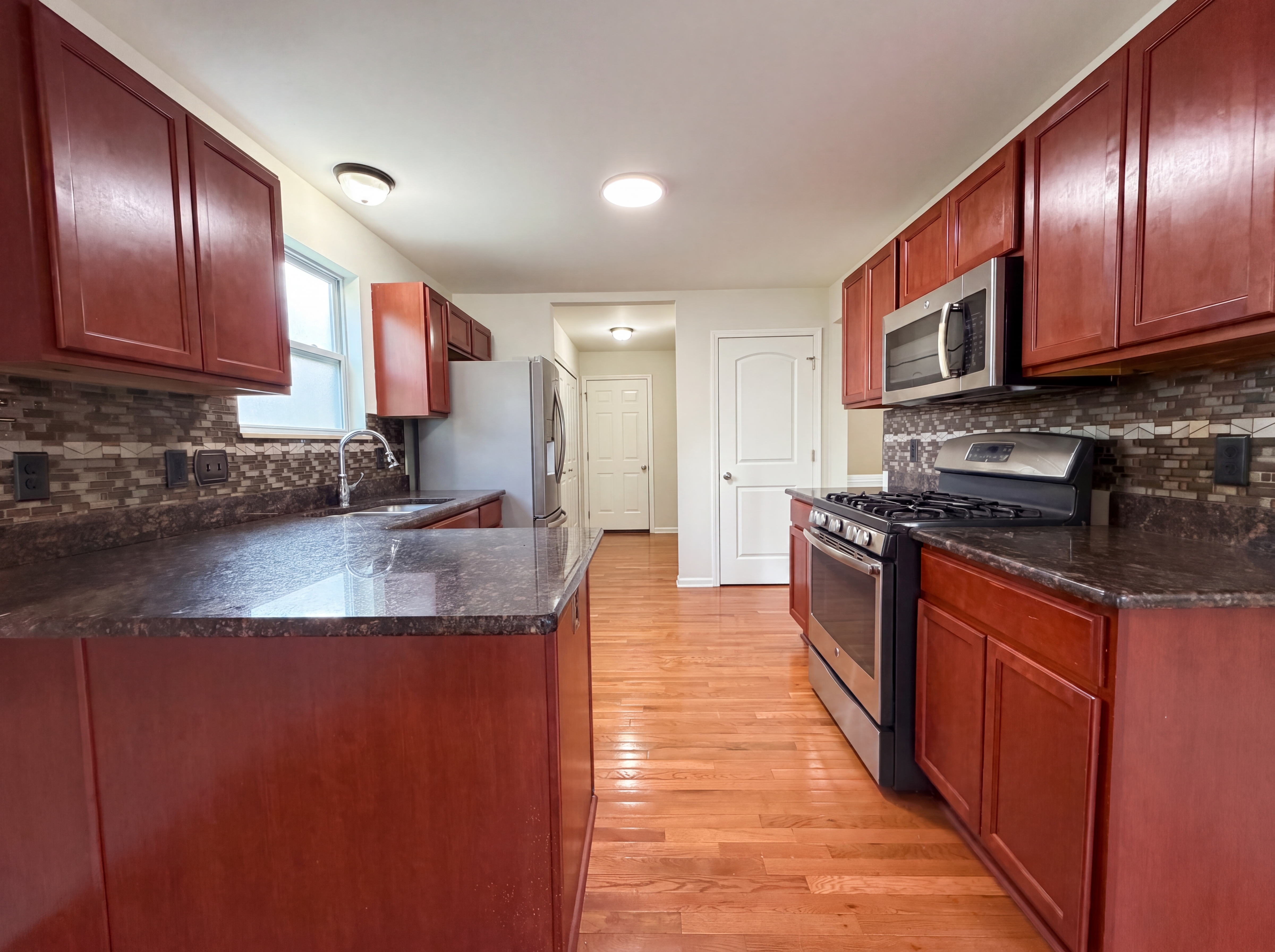 Photo 8 of 21 of 5988 Treetops Dr, Romulus, MI