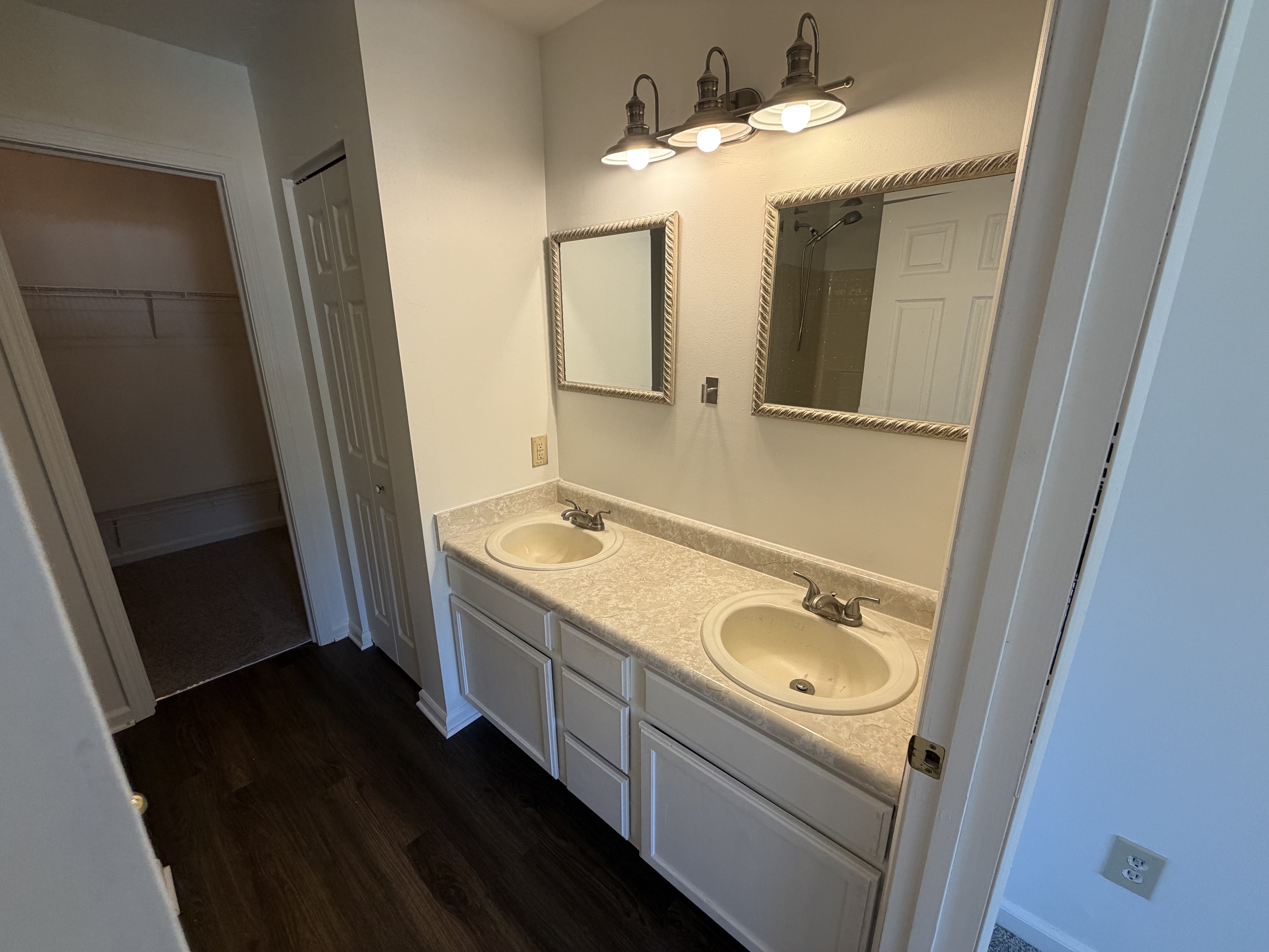 Photo 18 of 29 of 2018 Oakbrooke Ct, Avon, IN