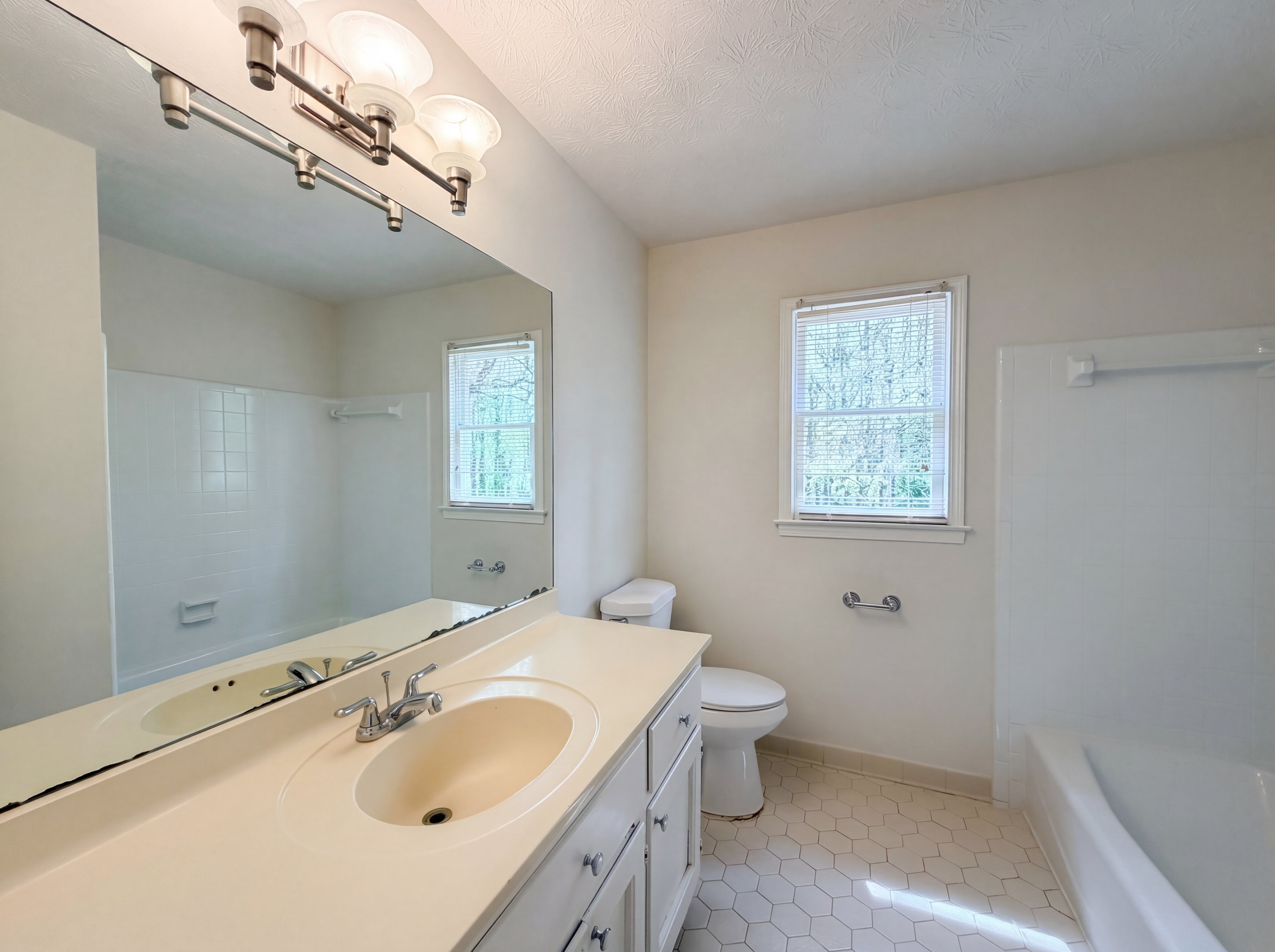 Photo 22 of 31 of 4479 Alpine Ct, Snellville, GA