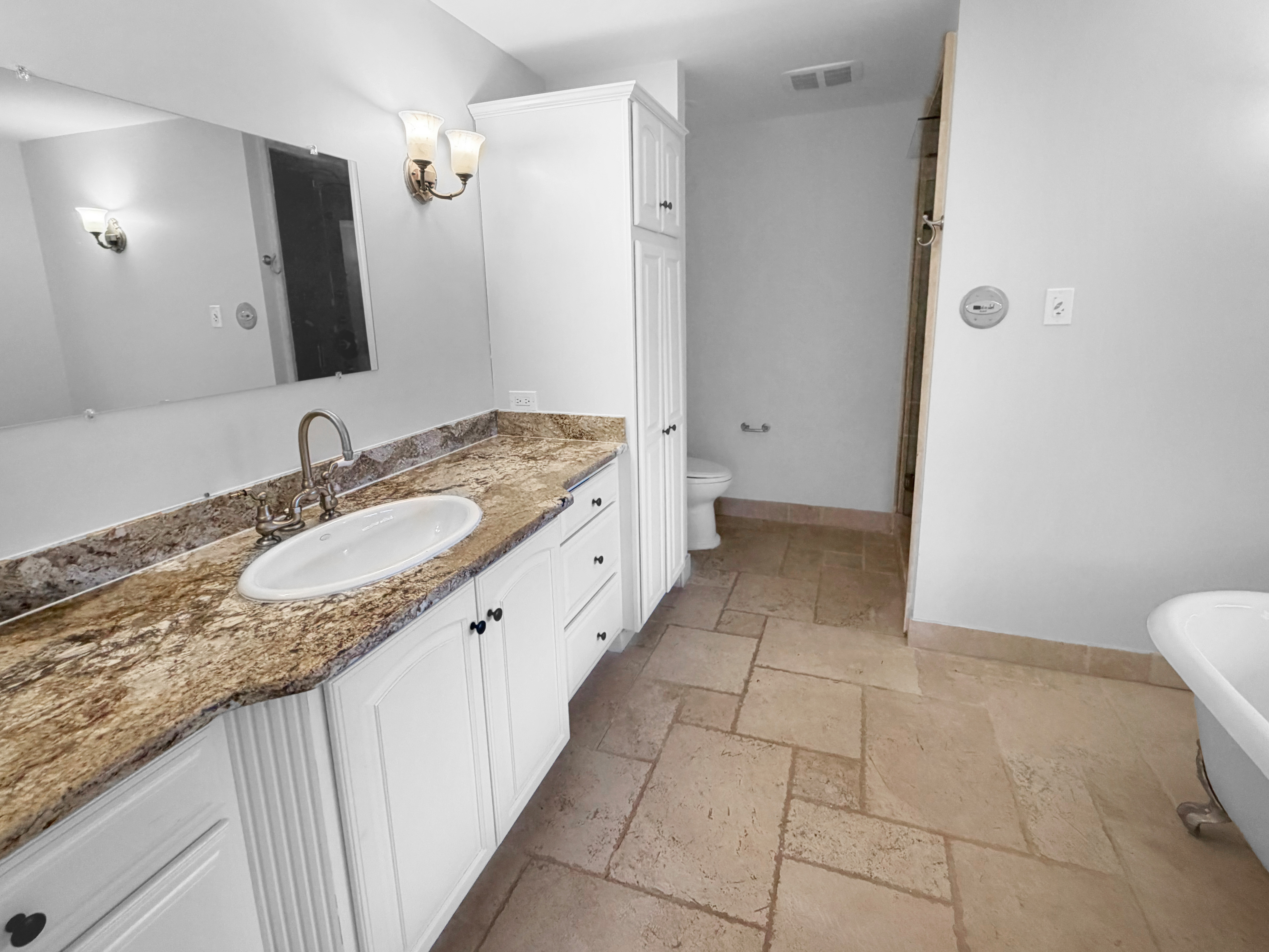 Photo 6 of 38 of 35854 Castlemeadow Dr, Farmington Hills, MI