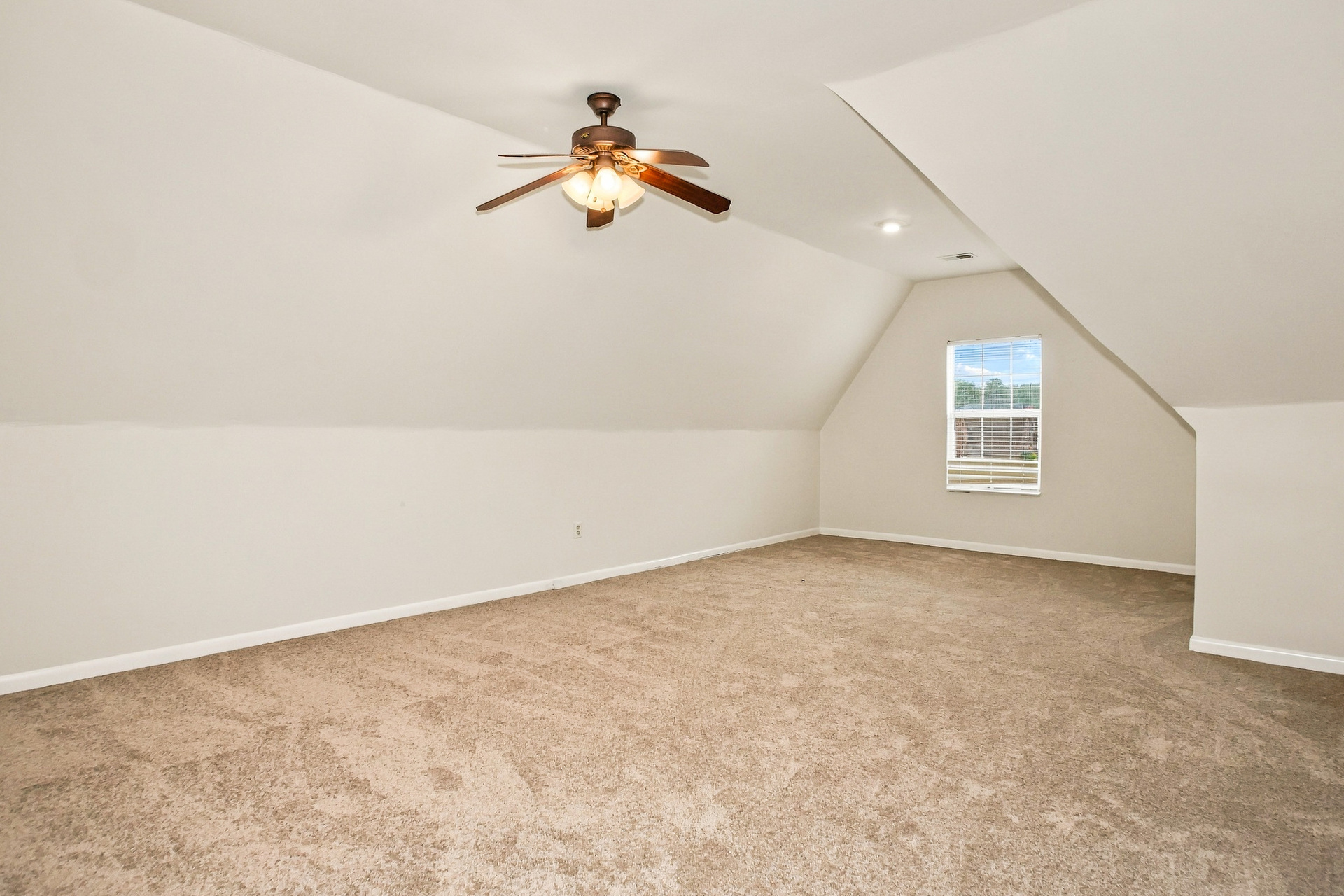Photo 19 of 28 of 5634 Tulip Grove Dr, Memphis, TN