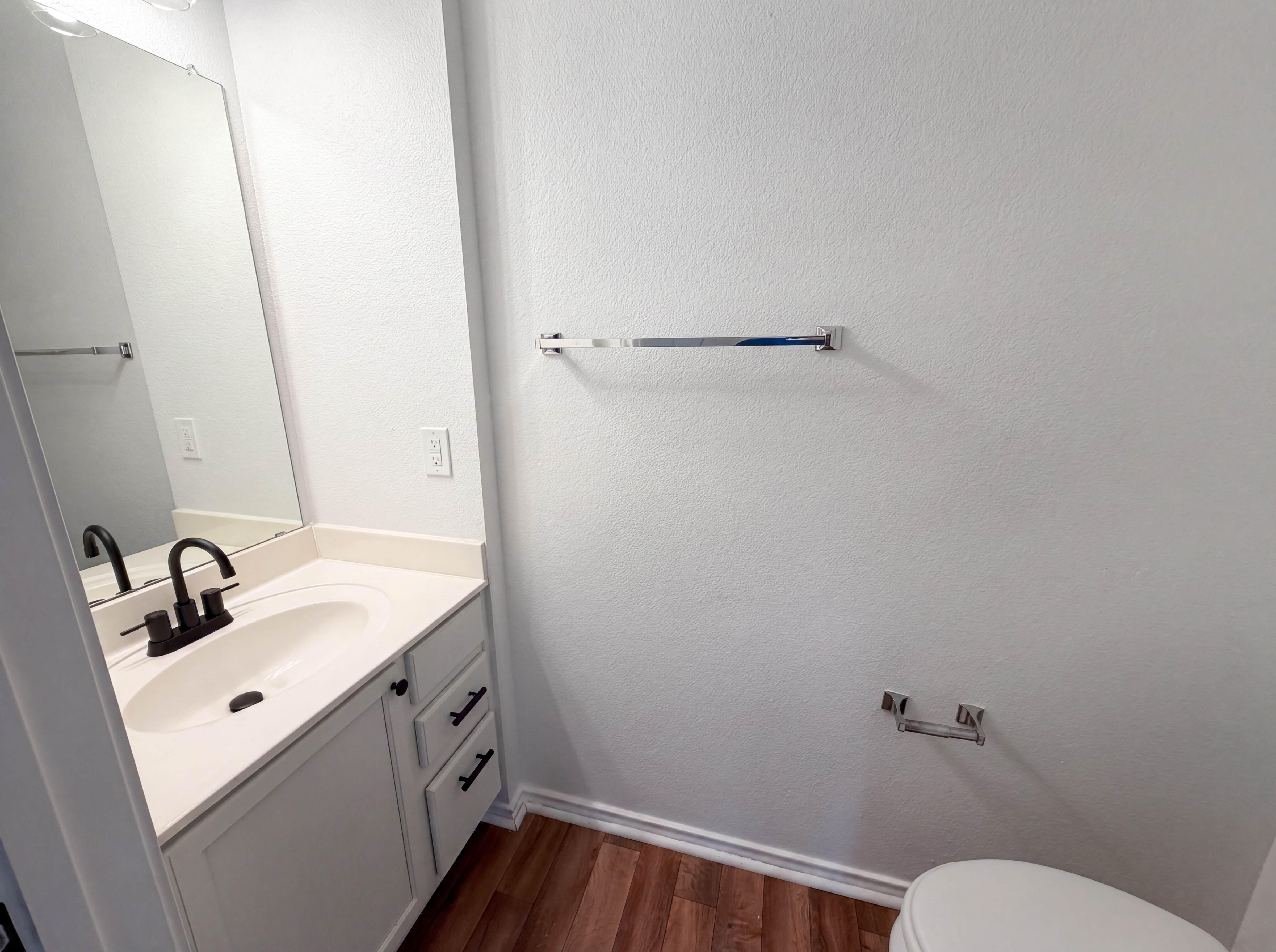 Photo 10 of 20 of 5406 S Hearsey Dr, Austin, TX