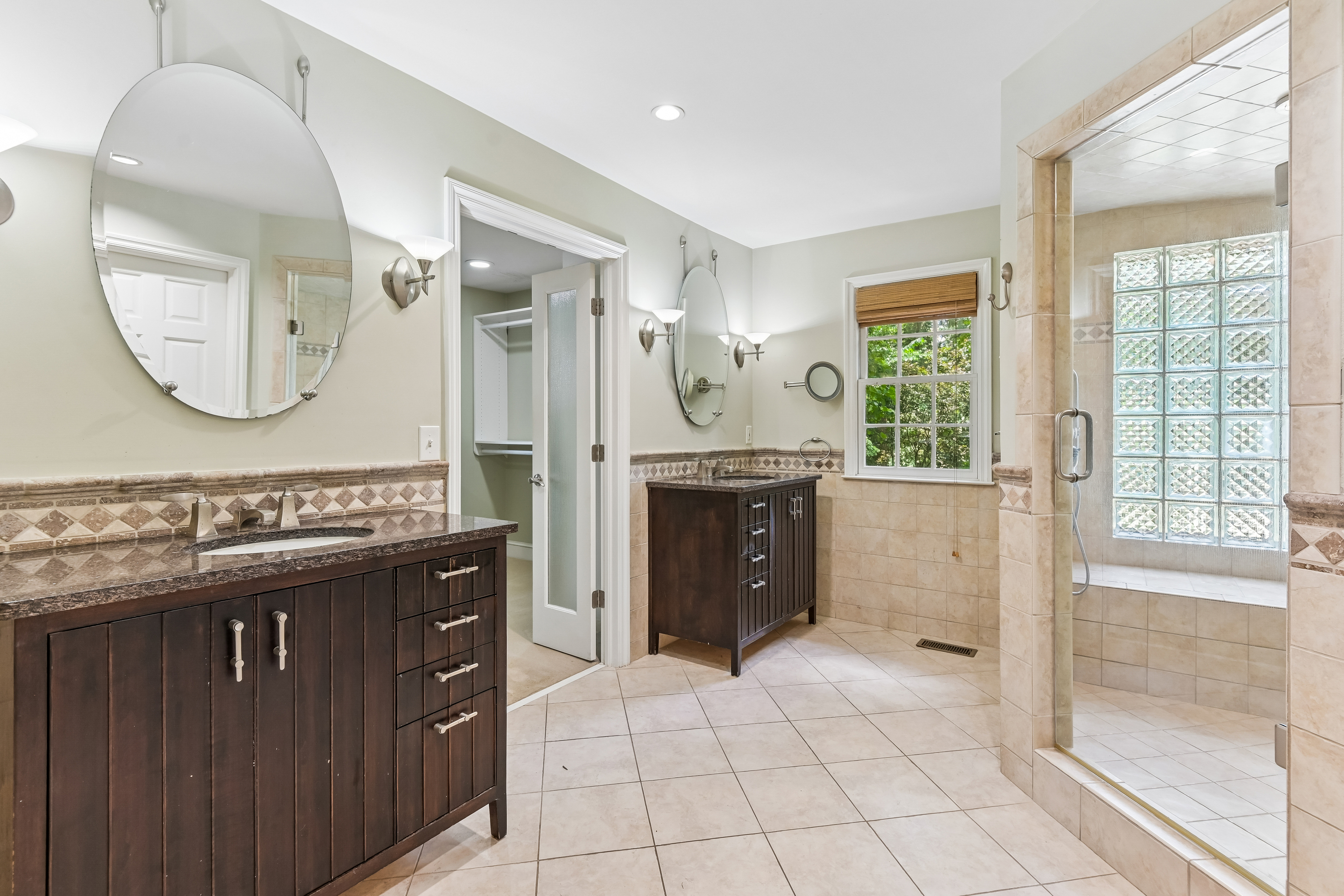 Photo 11 of 87 of 3135 Spalding Dr, Atlanta, GA