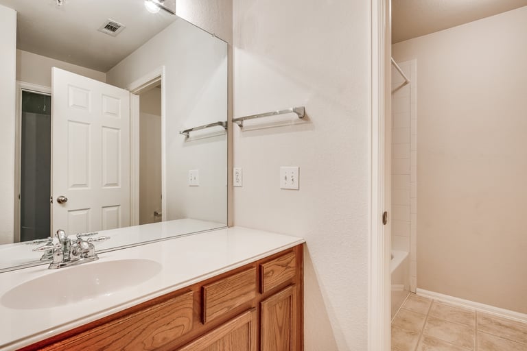 Photo 22 of 29 - 184 Leonard St, Lewisville, TX 75057