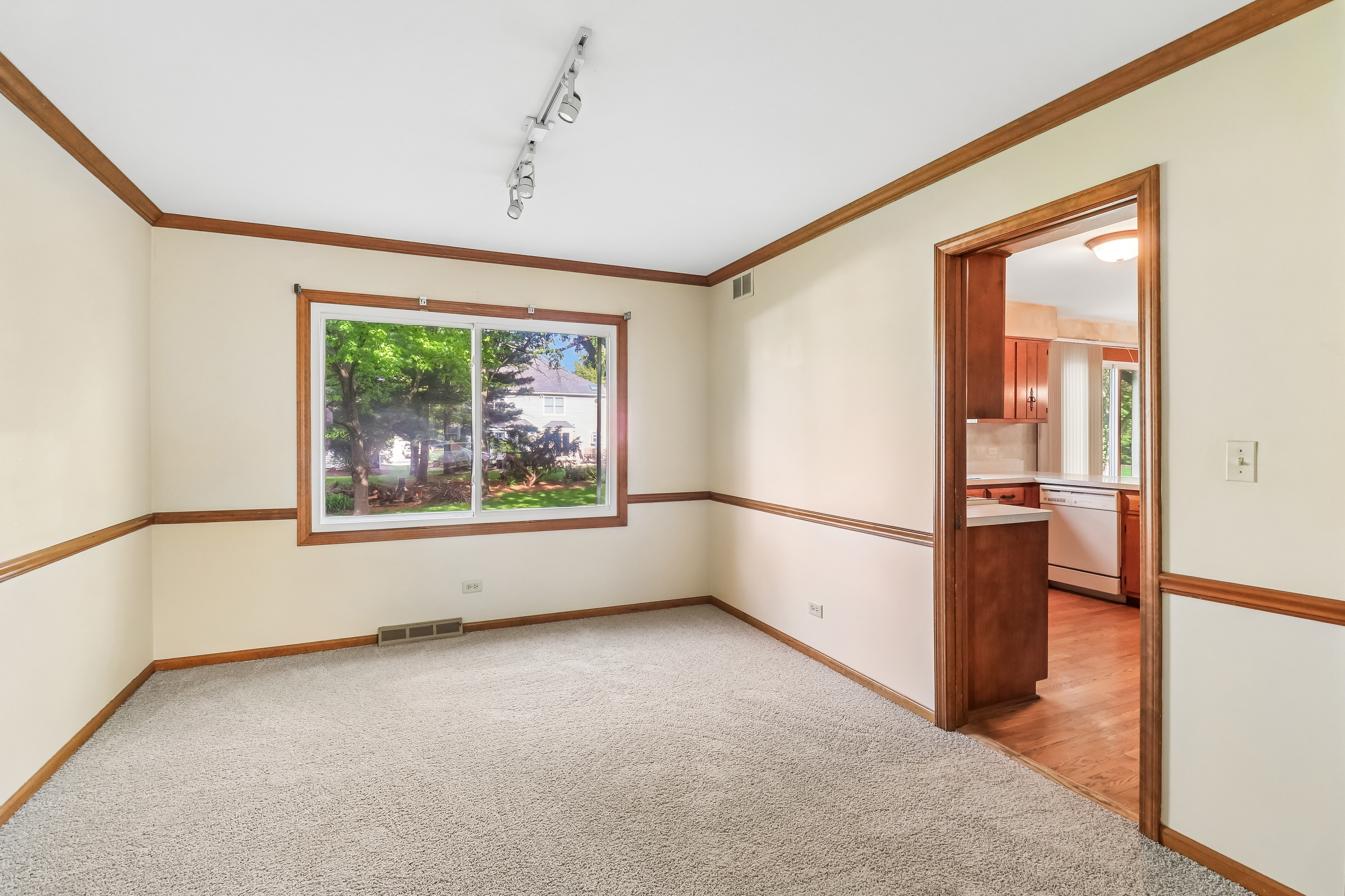 Photo 35 of 41 of 733 Buttonwood Cir, Naperville, IL