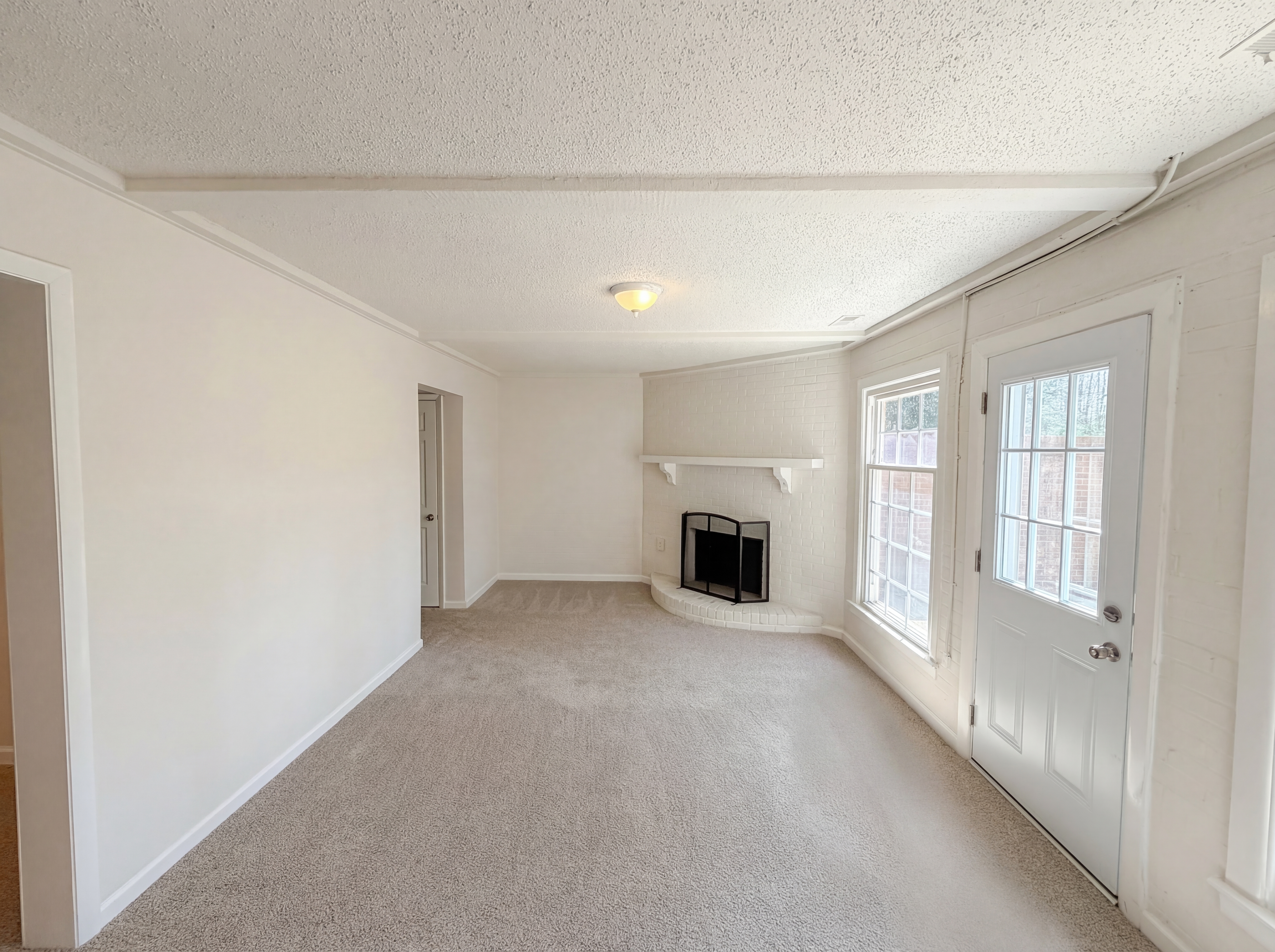 Photo 3 of 23 of 4050 Huntingreen Ln, Winston Salem, NC