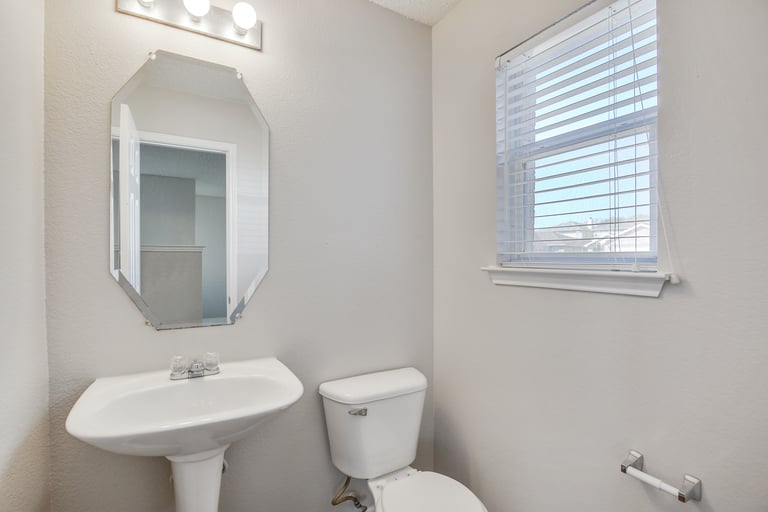 Photo 15 of 27 - 7924 Hidden Brook Dr, Fort Worth, TX 76120