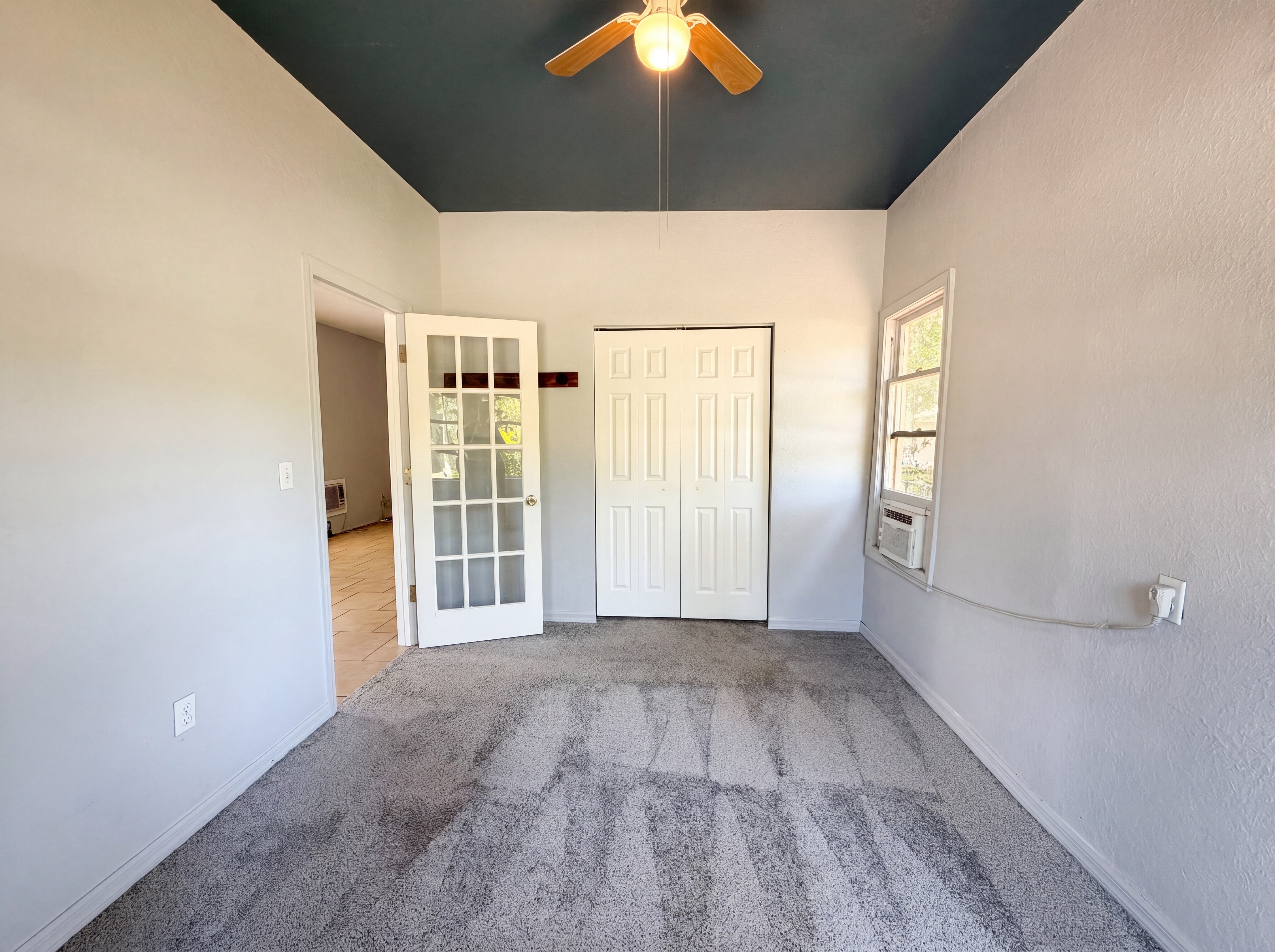 Photo 9 of 22 of 2228 N Orange Ave, Sarasota, FL