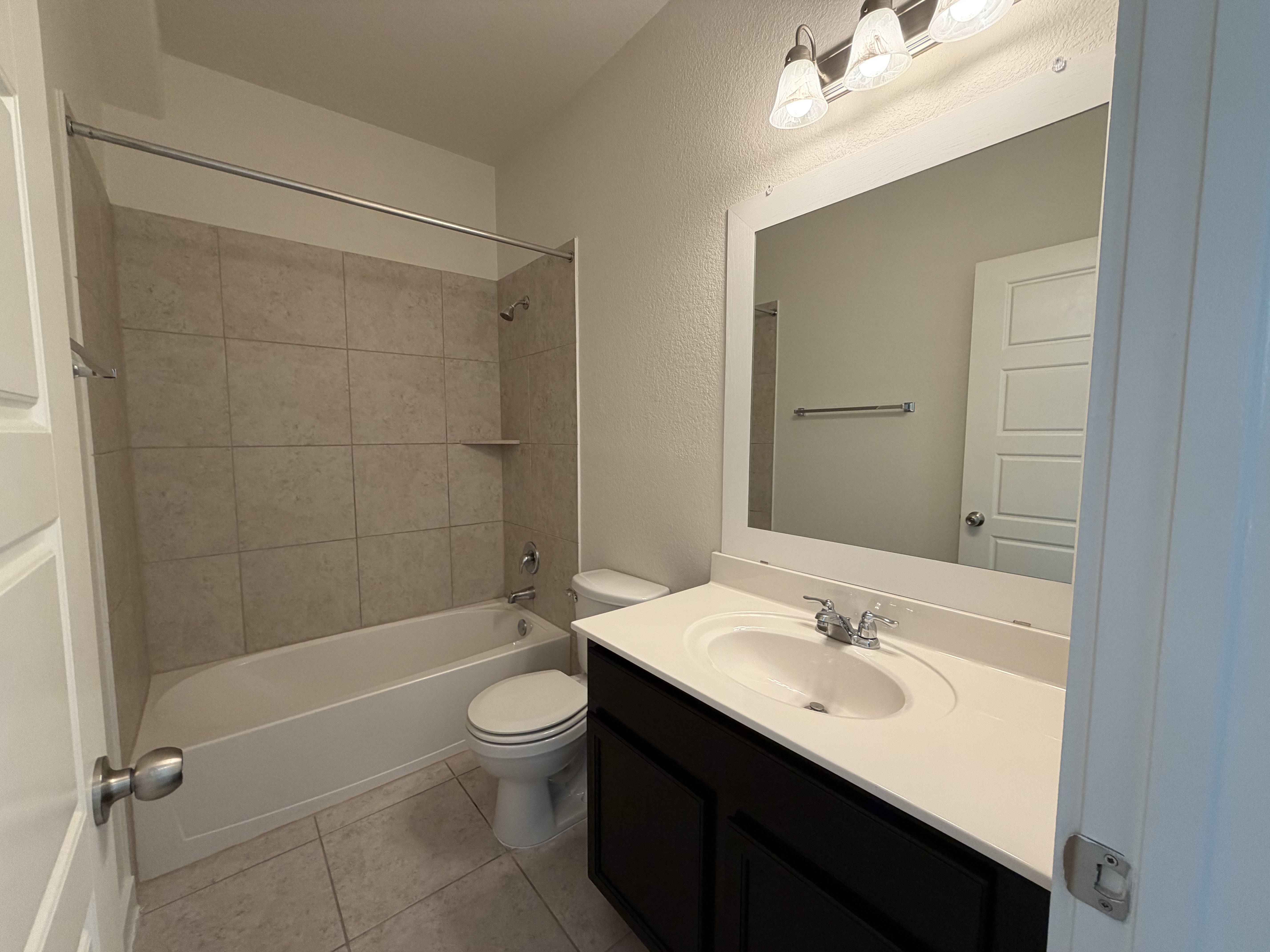 Photo 16 of 27 of 2101 Rivers Edge Way, Austin, TX