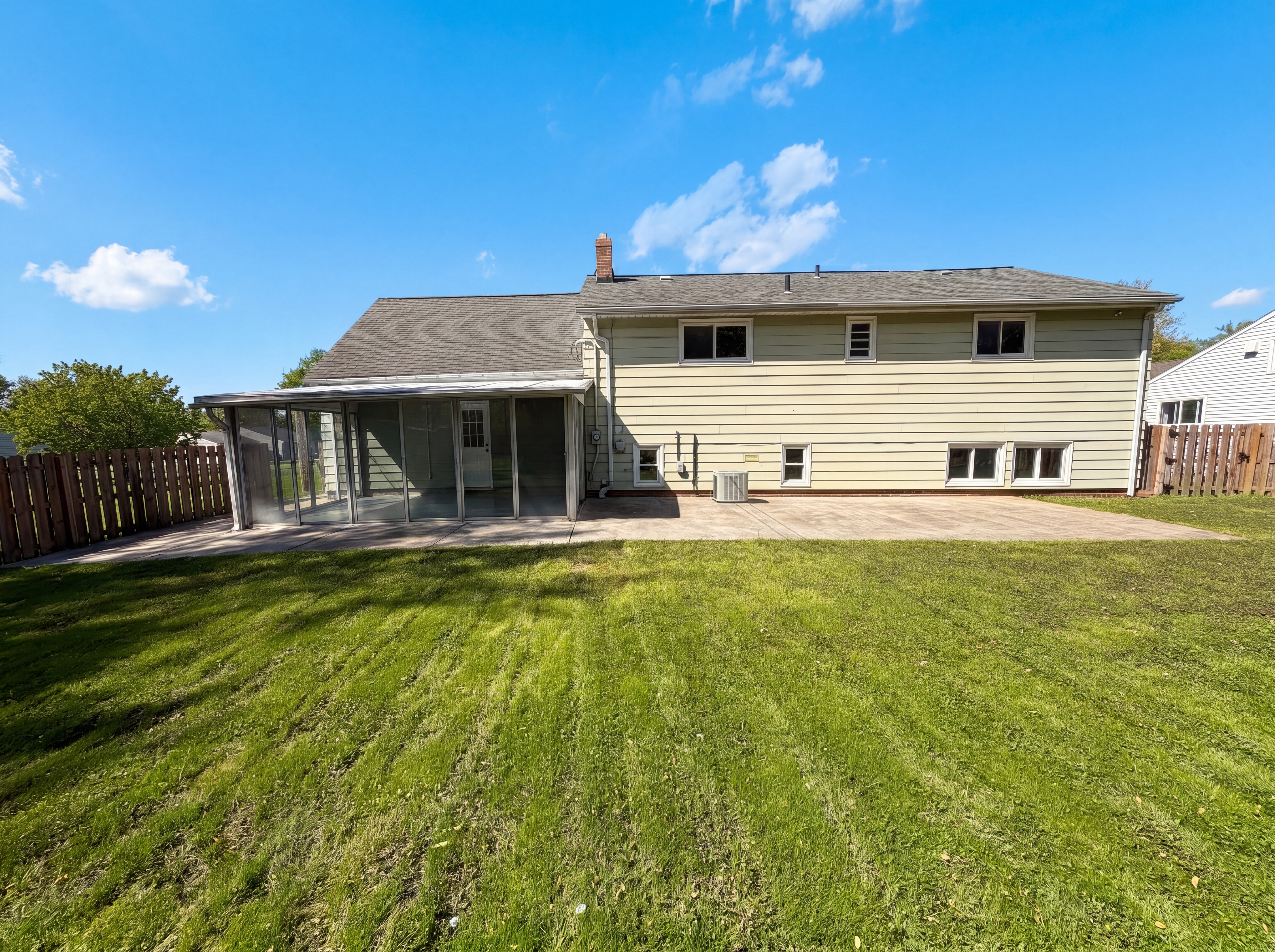 Photo 5 of 24 of 5444 Kenbridge Dr, Cleveland, OH