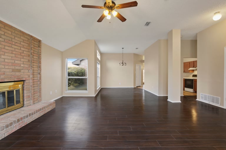 Photo 4 of 26 - 1113 Rosewood Ln, Lancaster, TX 75146