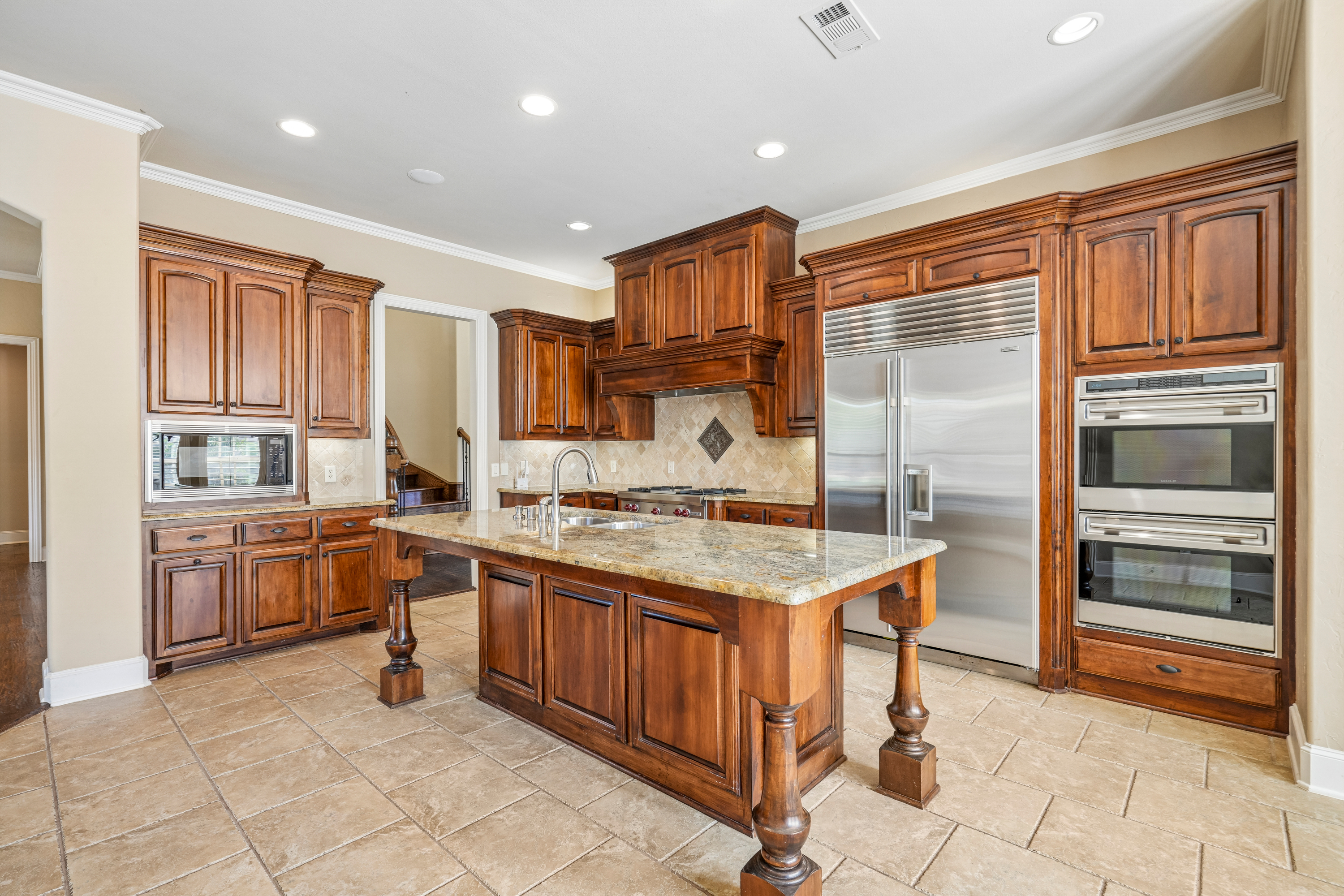 Photo 9 of 56 of 2800 Seven Shields Ln, Lewisville, TX