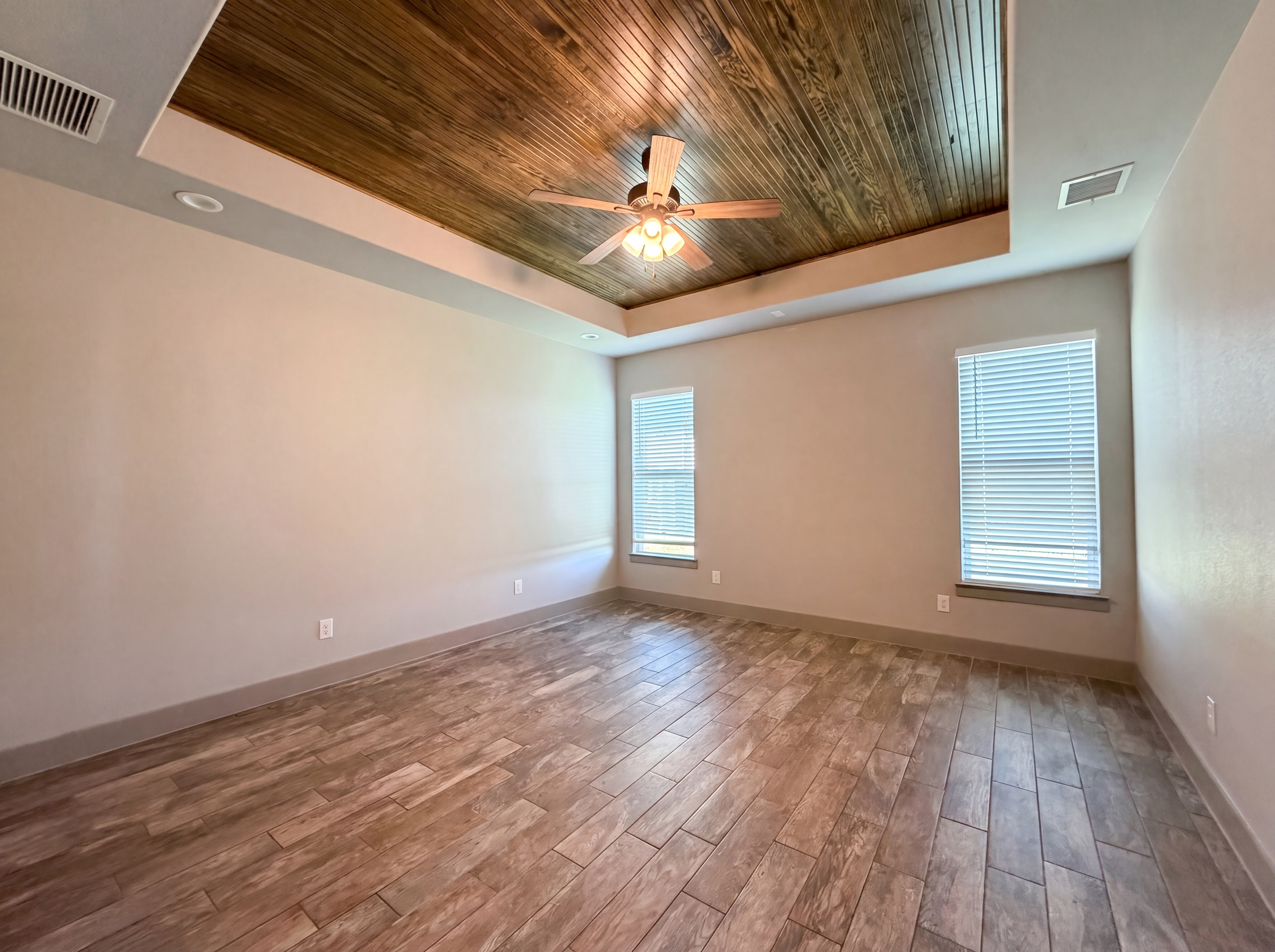 Photo 4 of 22 of 725 Cheyenne Trl, Trenton, TX