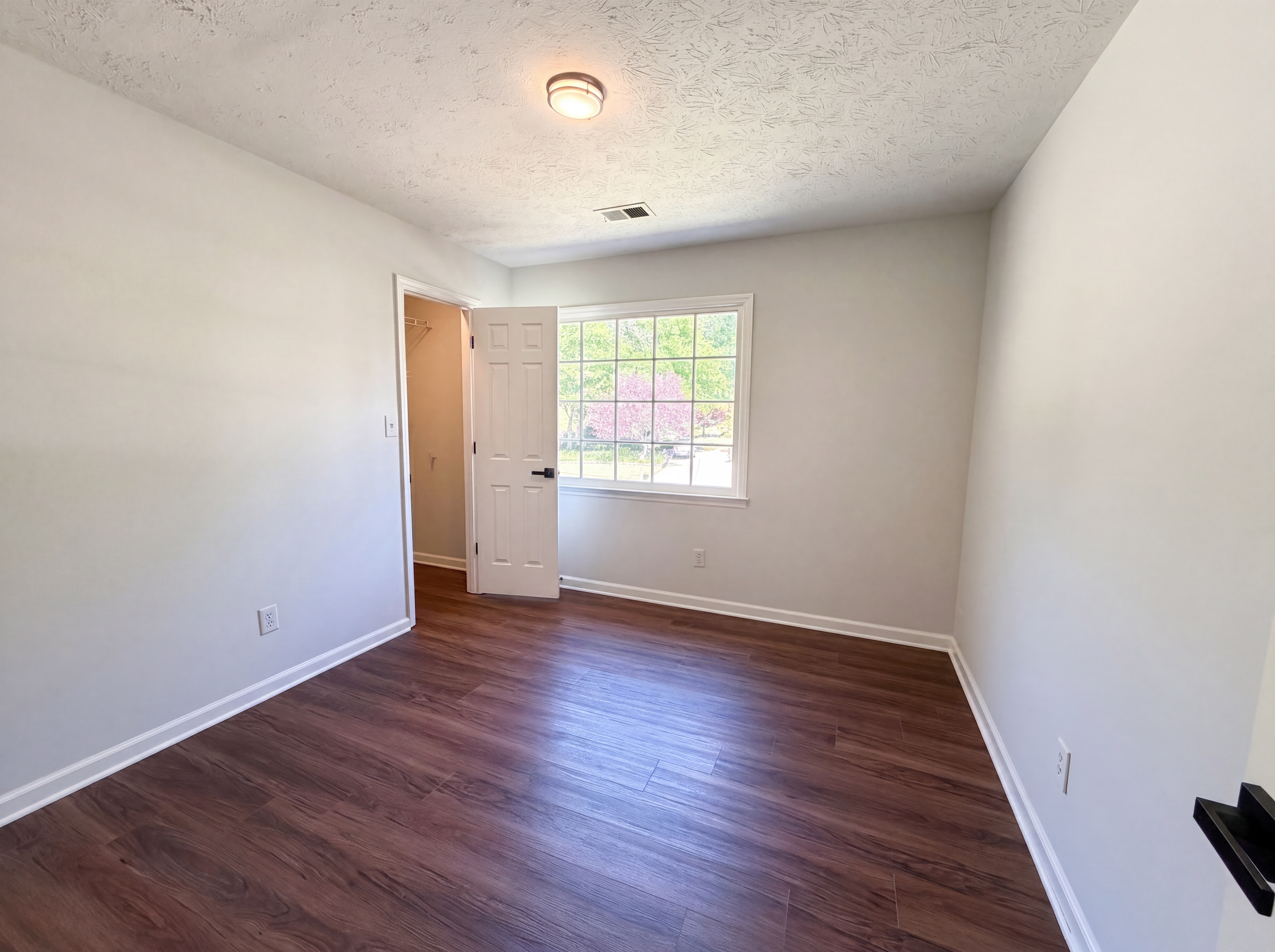 Photo 9 of 22 of 1033 Chestnut Hill Cir SW, Marietta, GA