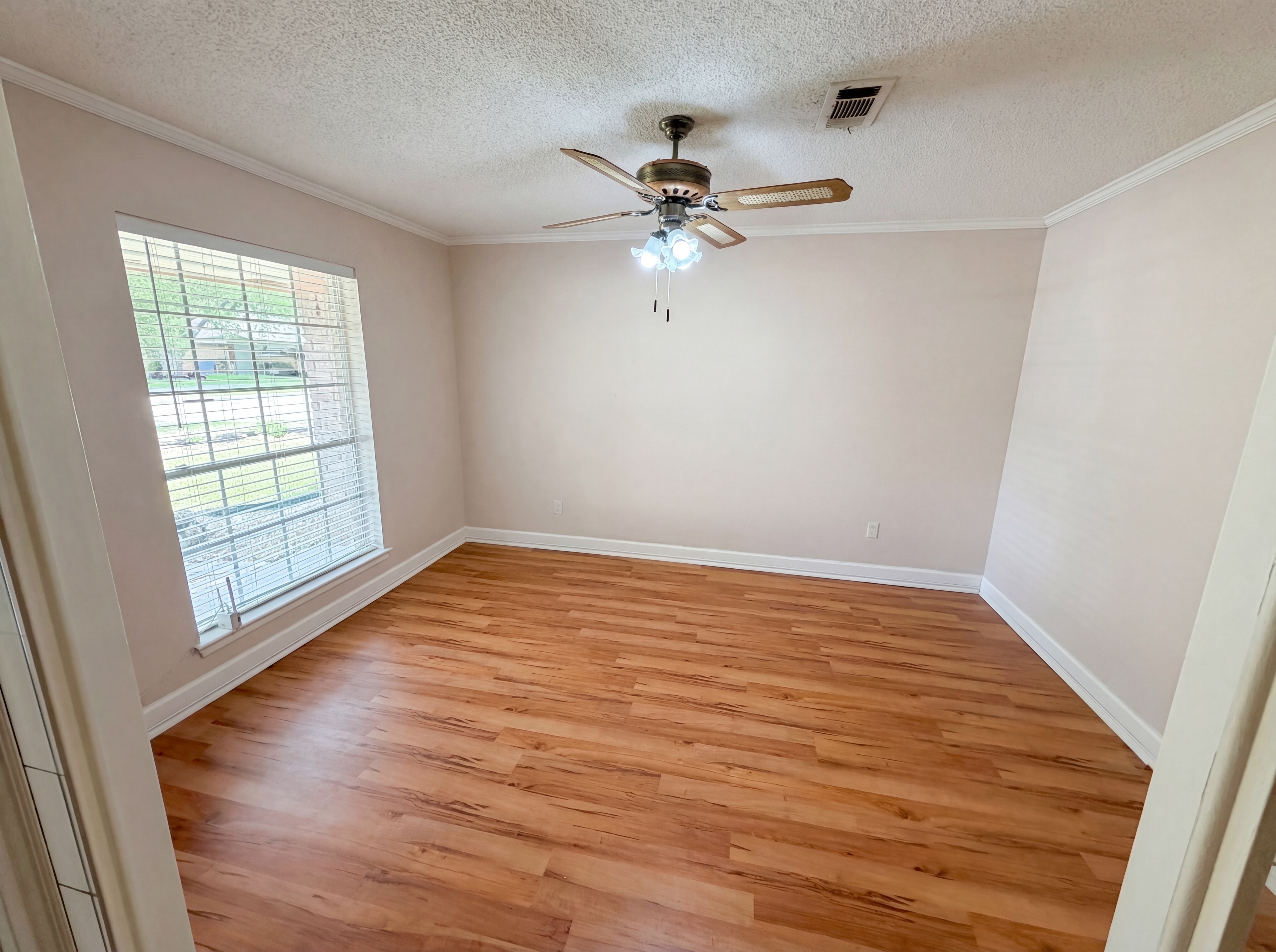 Photo 9 of 21 of 1902 New Orleans St, Deer Park, TX